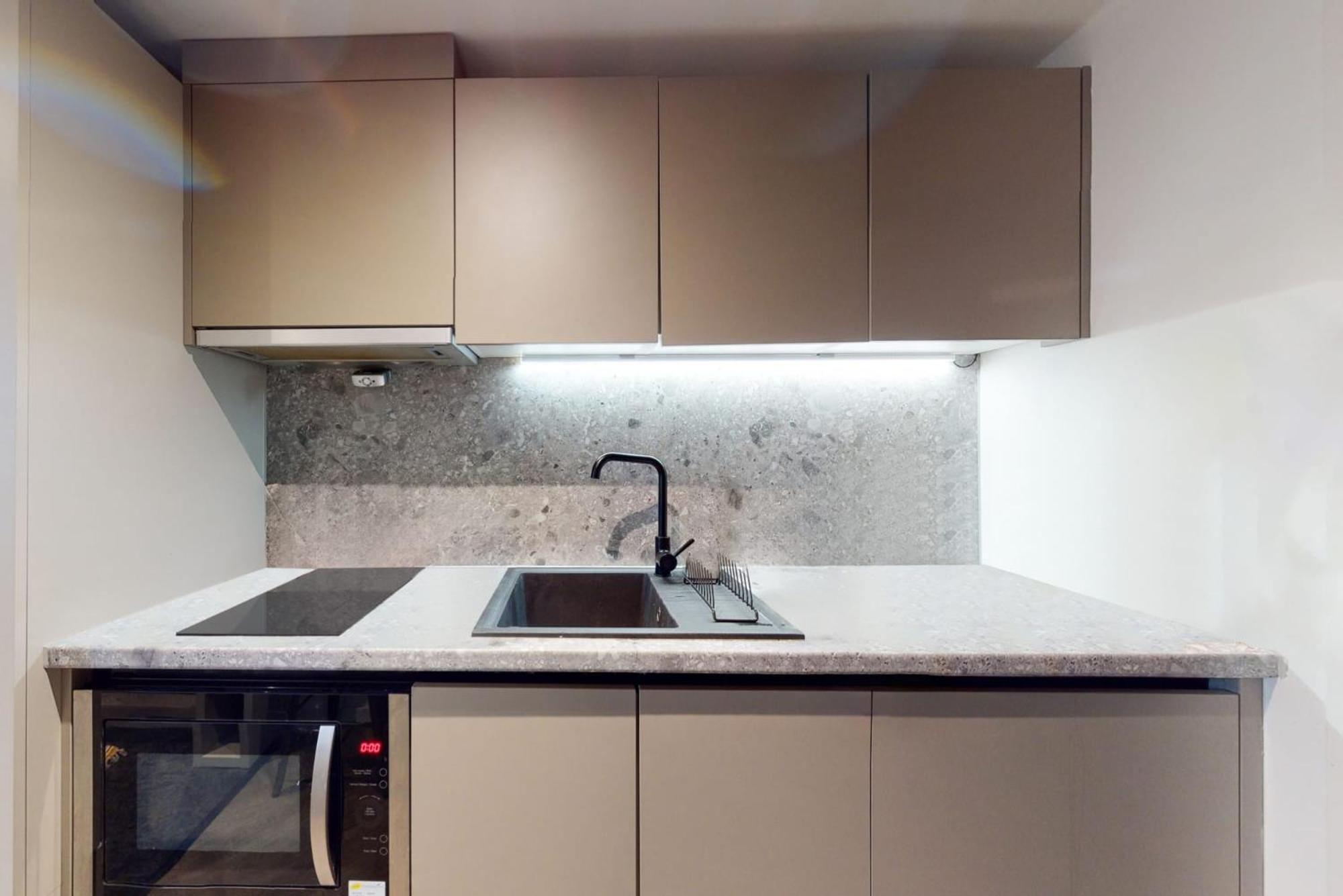 Canvas Apartment *