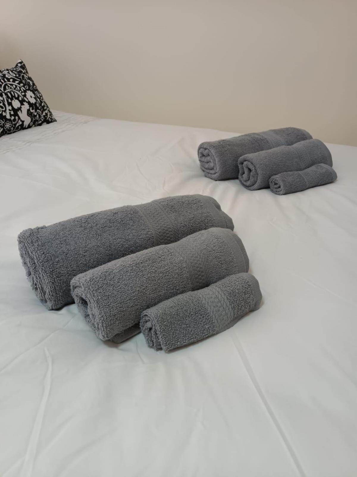 In 6 Minutes Drive To Victoria Station Homestay Manchester