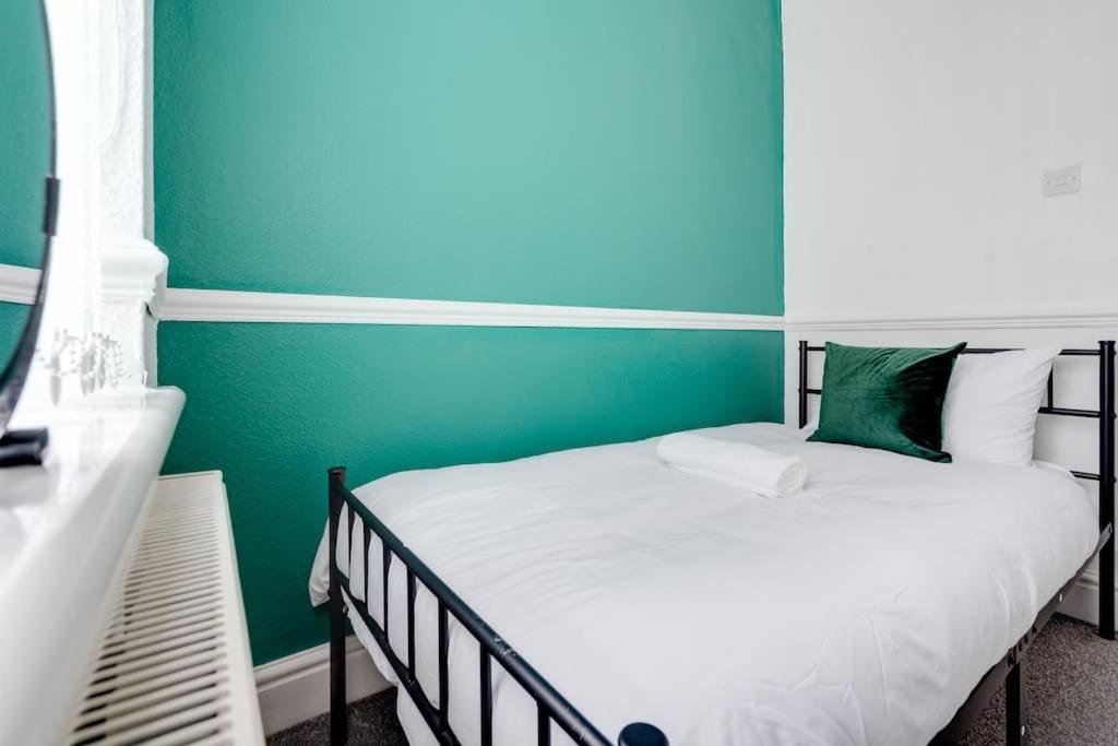 Spacious 3br - Pool Table - Games - Sleeps 9 Manchester