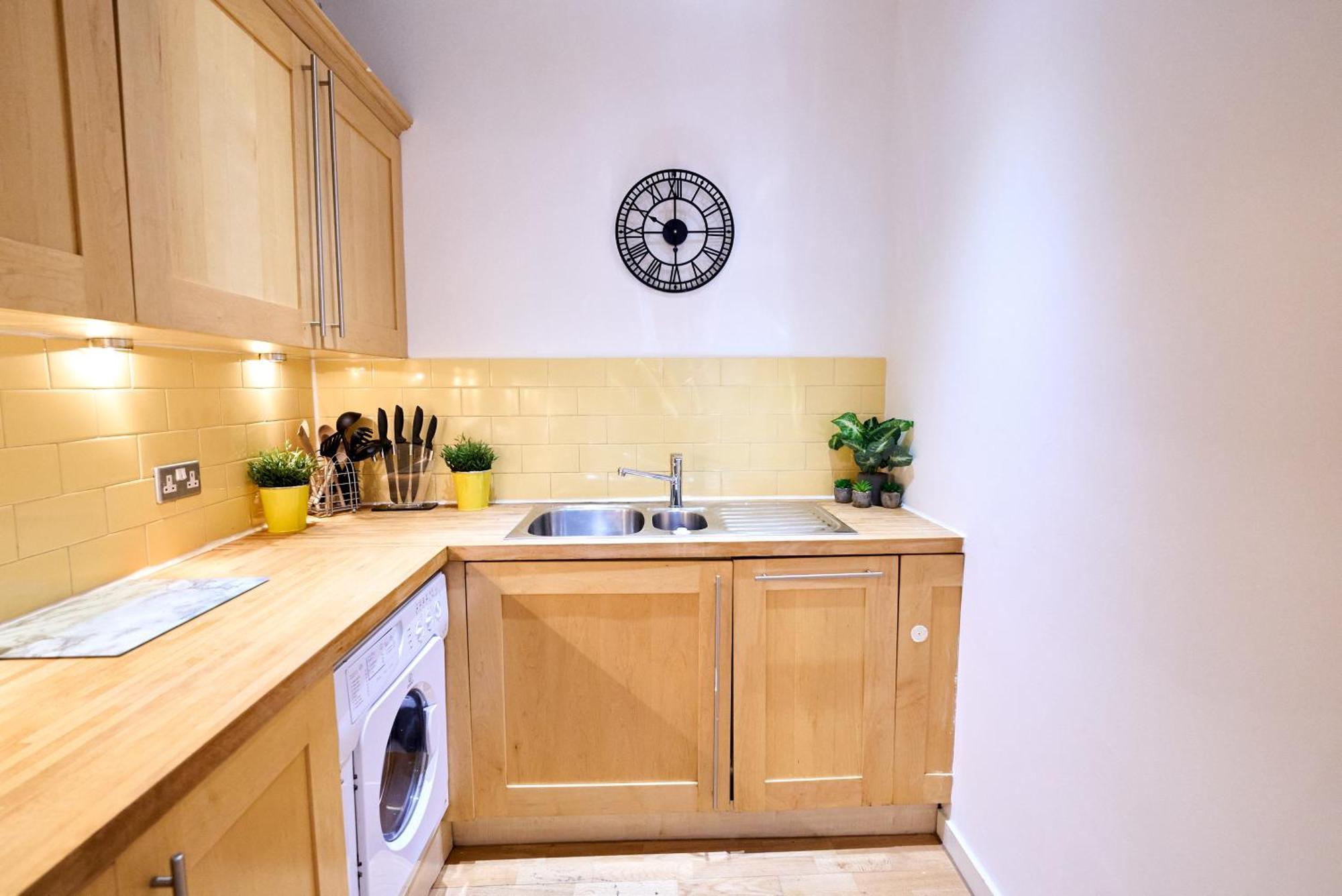 Pluxa Citronella -2 Floors Of Football Location With Workspace * Manchester