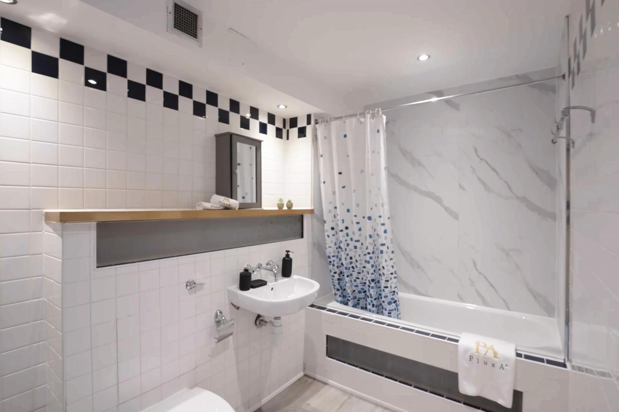 Pluxa Citronella -2 Floors Of Football Location With Workspace *