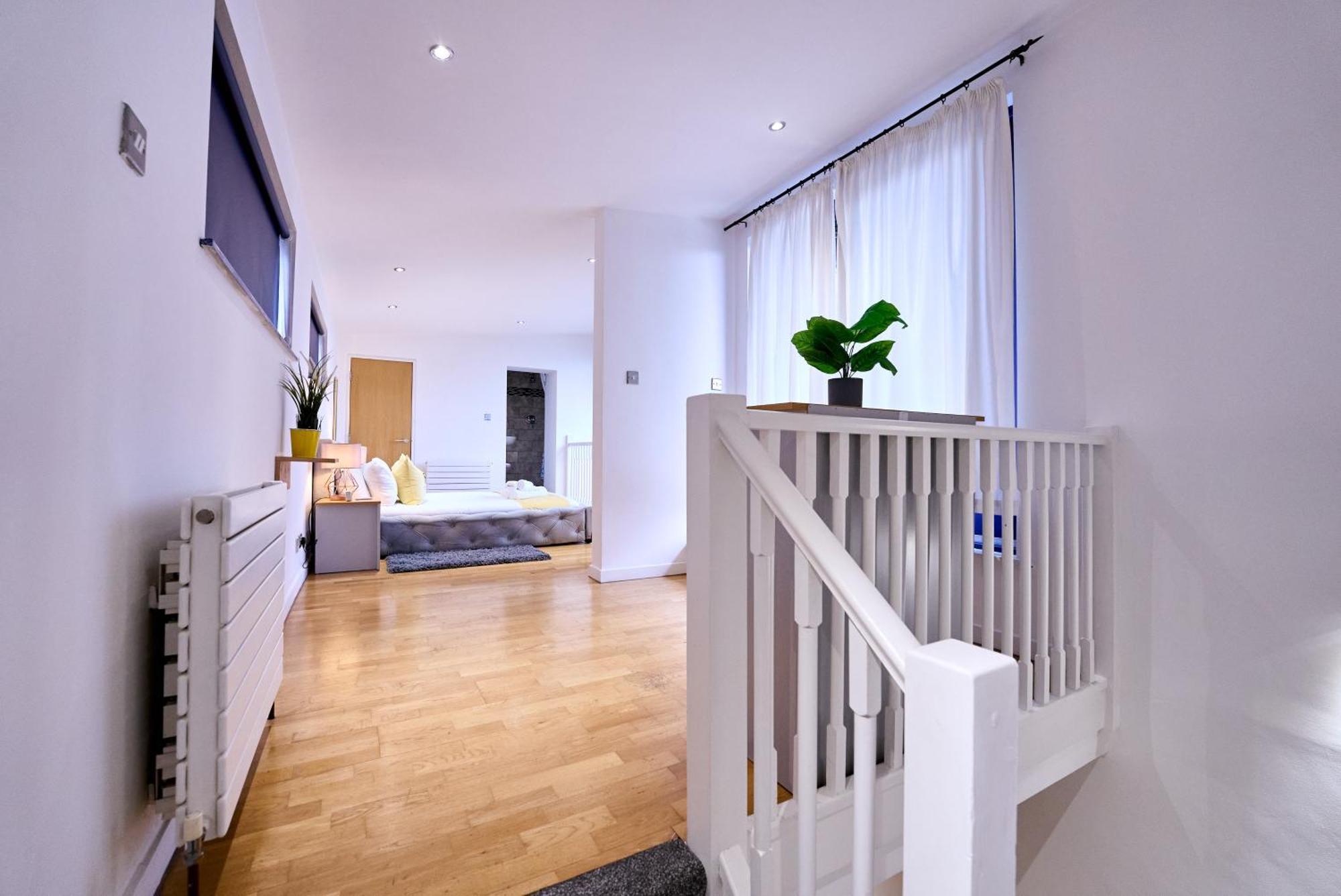 Pluxa Citronella -2 Floors Of Football Location With Workspace Manchester
