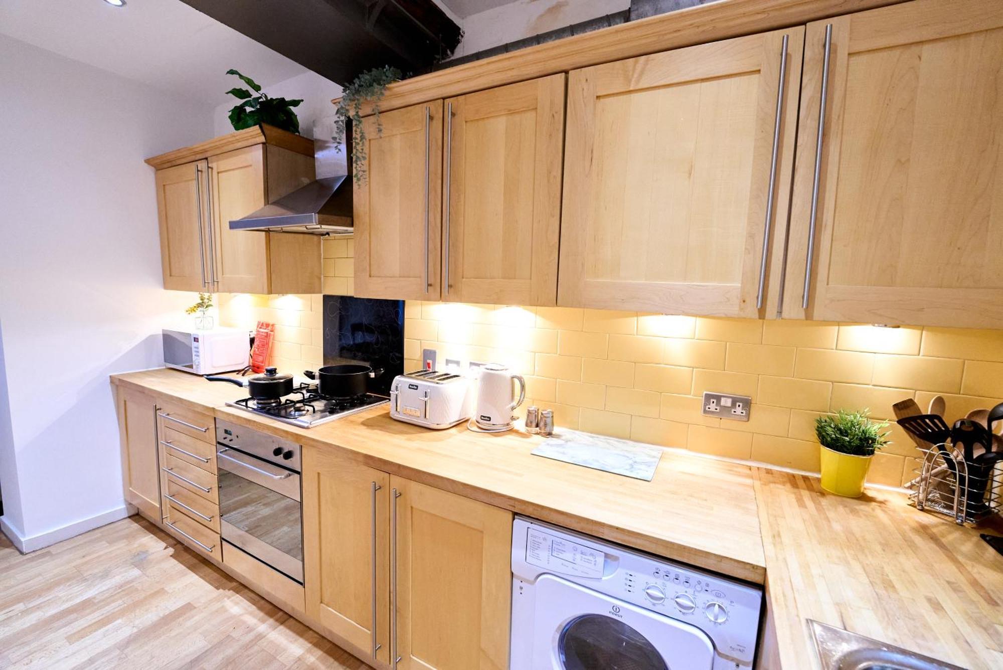 Pluxa Citronella -2 Floors Of Football Location With Workspace * Manchester