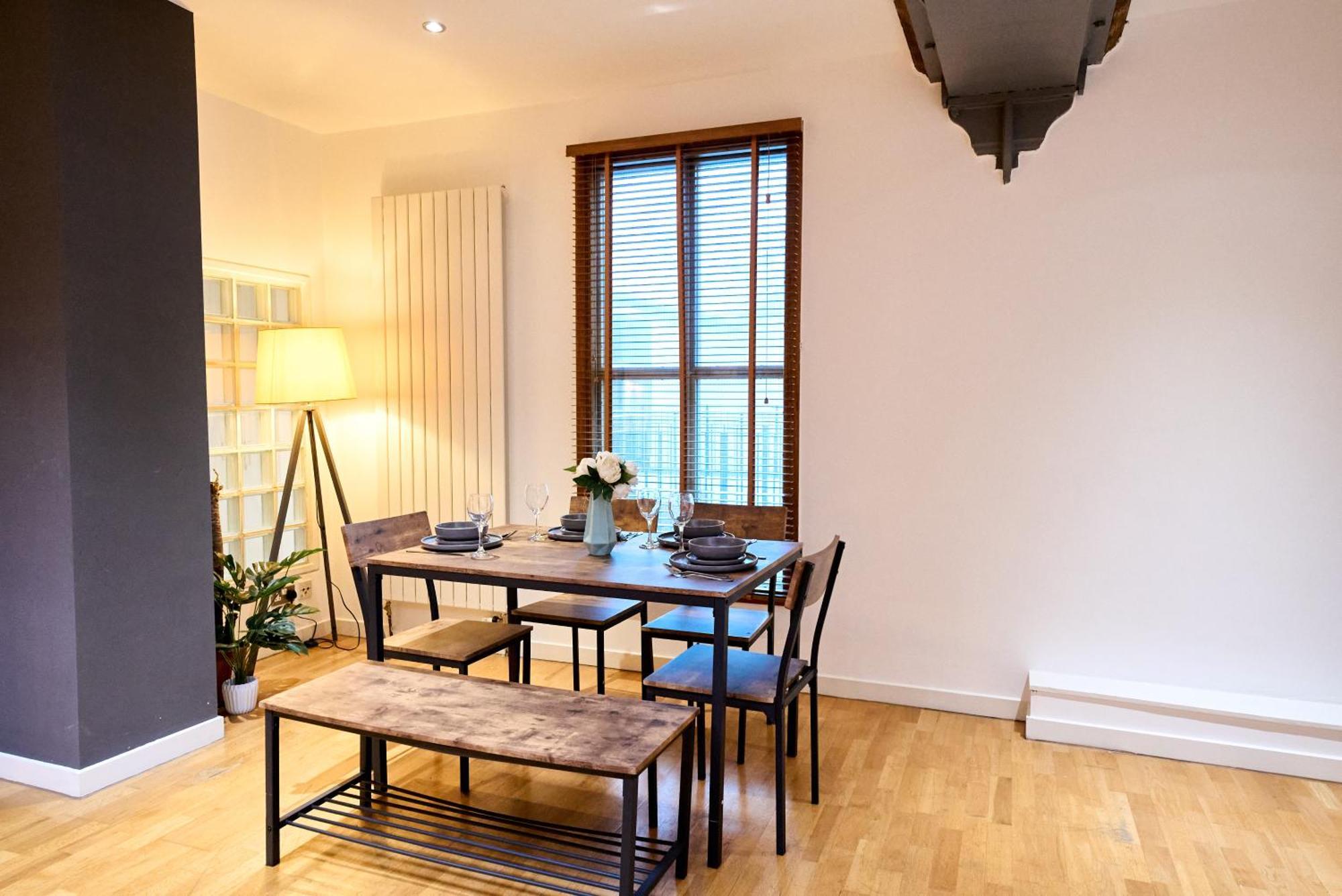 Pluxa Citronella -2 Floors Of Football Location With Workspace Apartment
