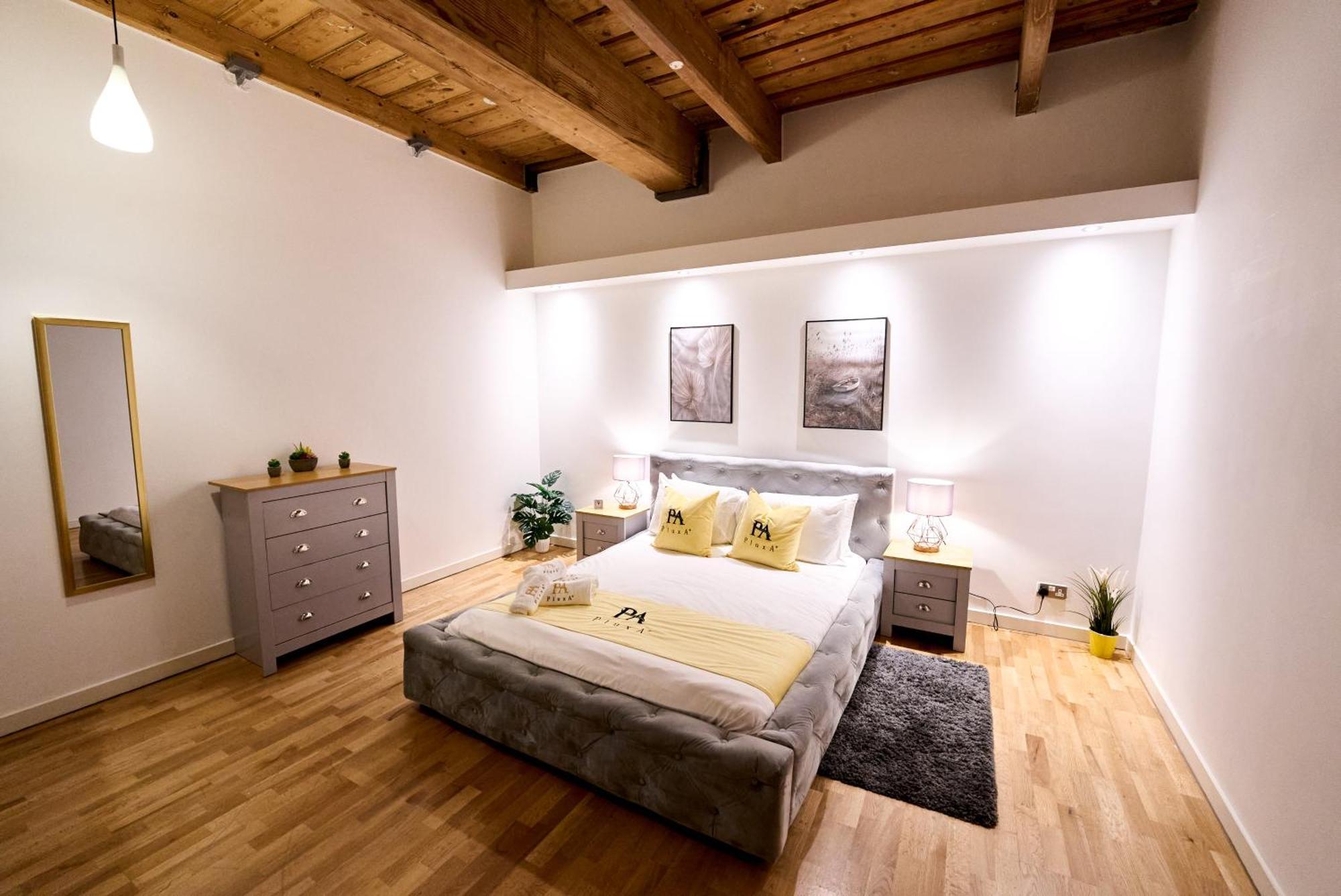 Pluxa Citronella -2 Floors Of Football Location With Workspace Apartment *