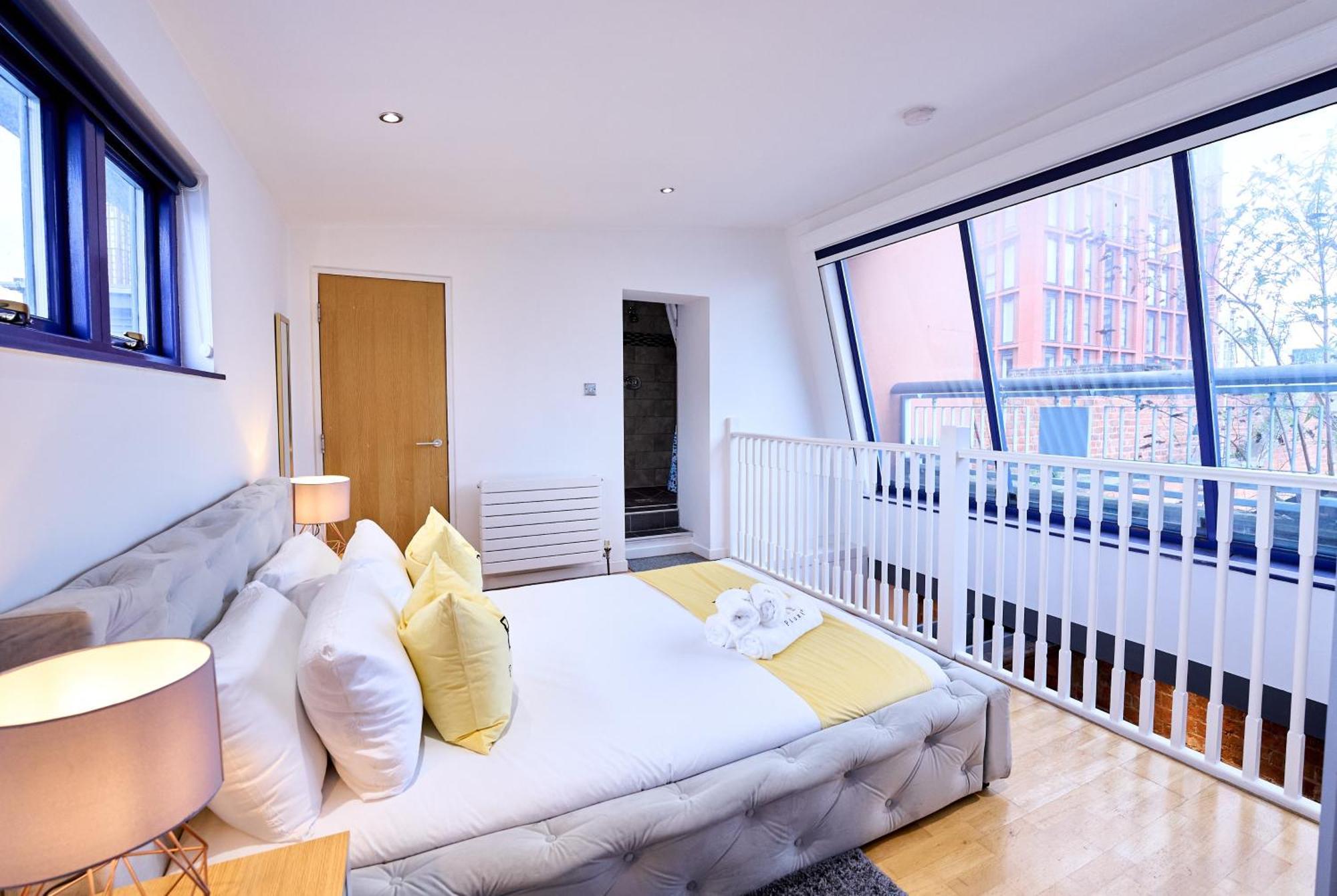 Pluxa Citronella -2 Floors Of Football Location With Workspace Apartment