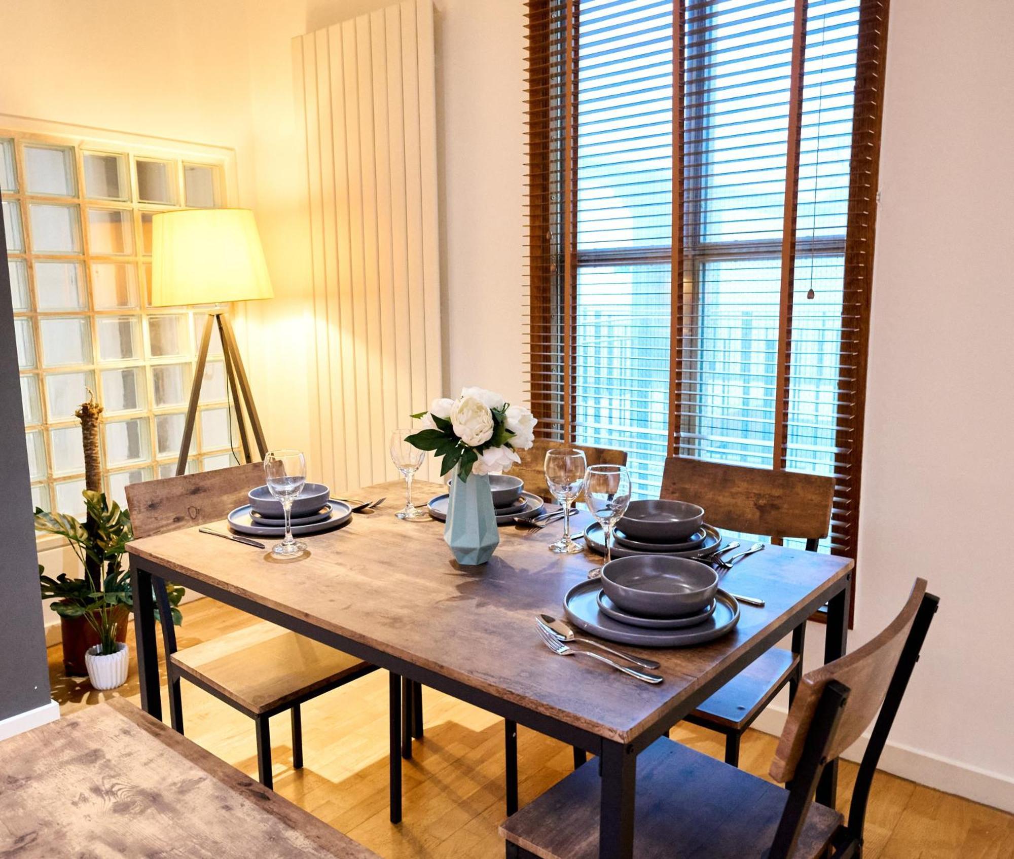 Pluxa Citronella -2 Floors Of Football Location With Workspace Apartment
