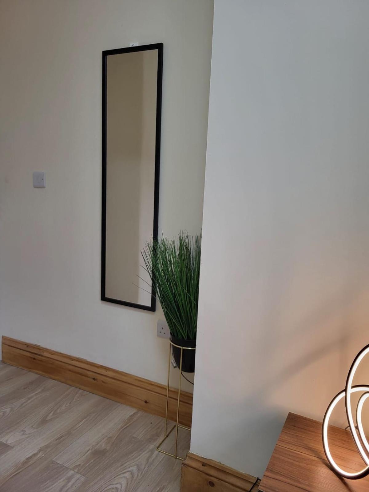Homestay In 6 Minutes Drive To Victoria Station Manchester