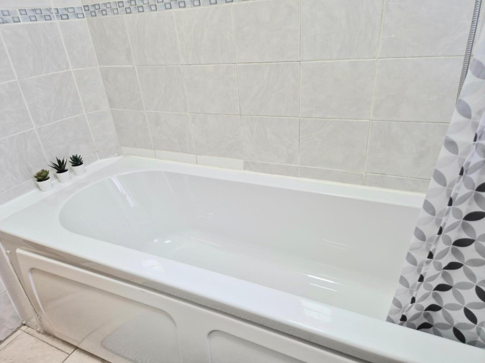 In 6 Minutes Drive To Victoria Station Homestay *