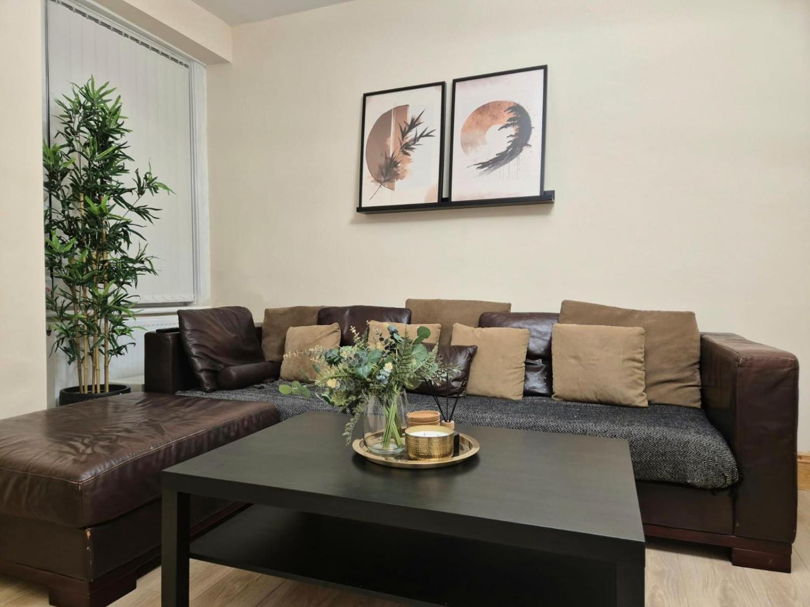 Homestay In 6 Minutes Drive To Victoria Station *