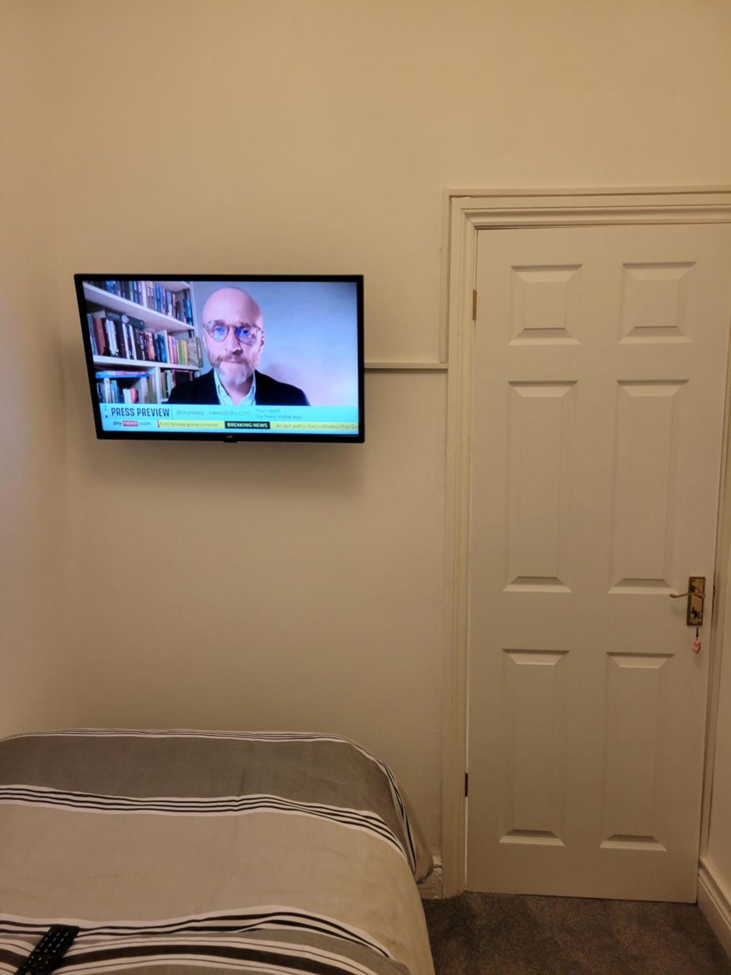 A Single Cosy In 4 Bedroom * Manchester