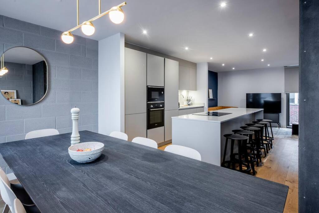 Free Parking - Roof Terrace - Luxury Townhouse * Manchester
