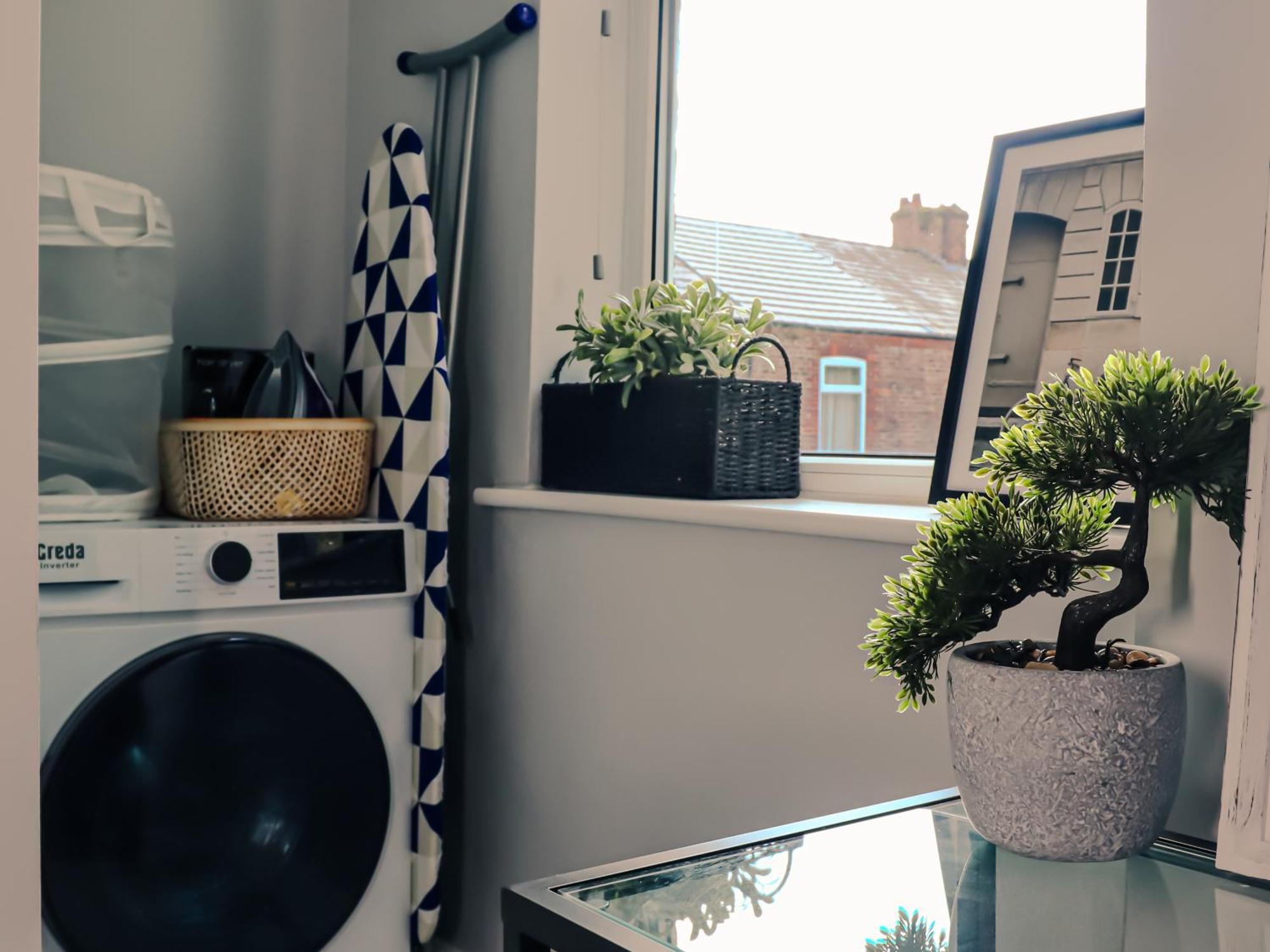 Spacious Stylish Home With Free Parking 10 Mins To Manchester Centre & Ao Arena Ideal For Groups & Long Stays Manchester
