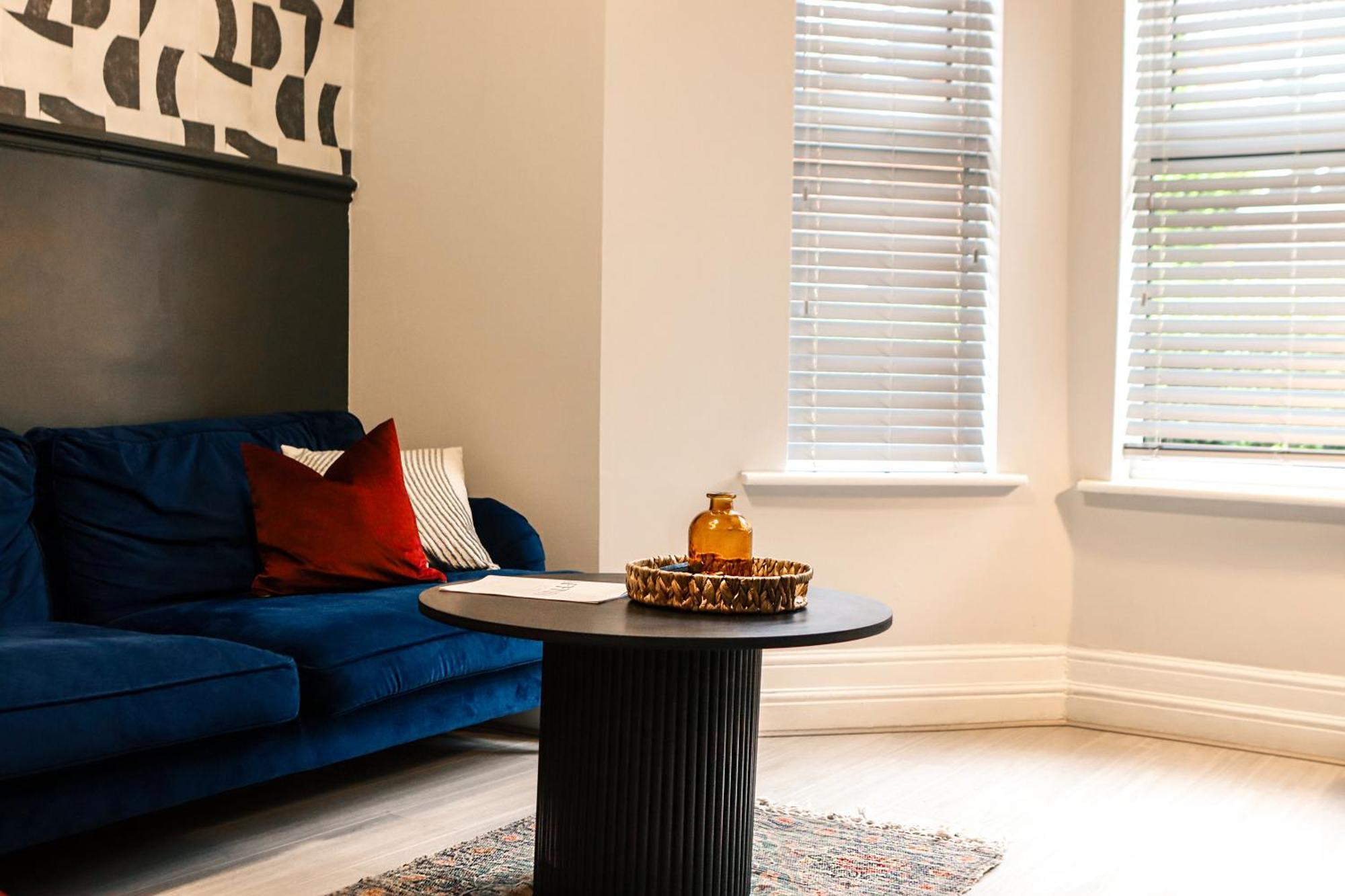 Spacious Stylish Home With Free Parking 10 Mins To Manchester Centre & Ao Arena Ideal For Groups & Long Stays Manchester