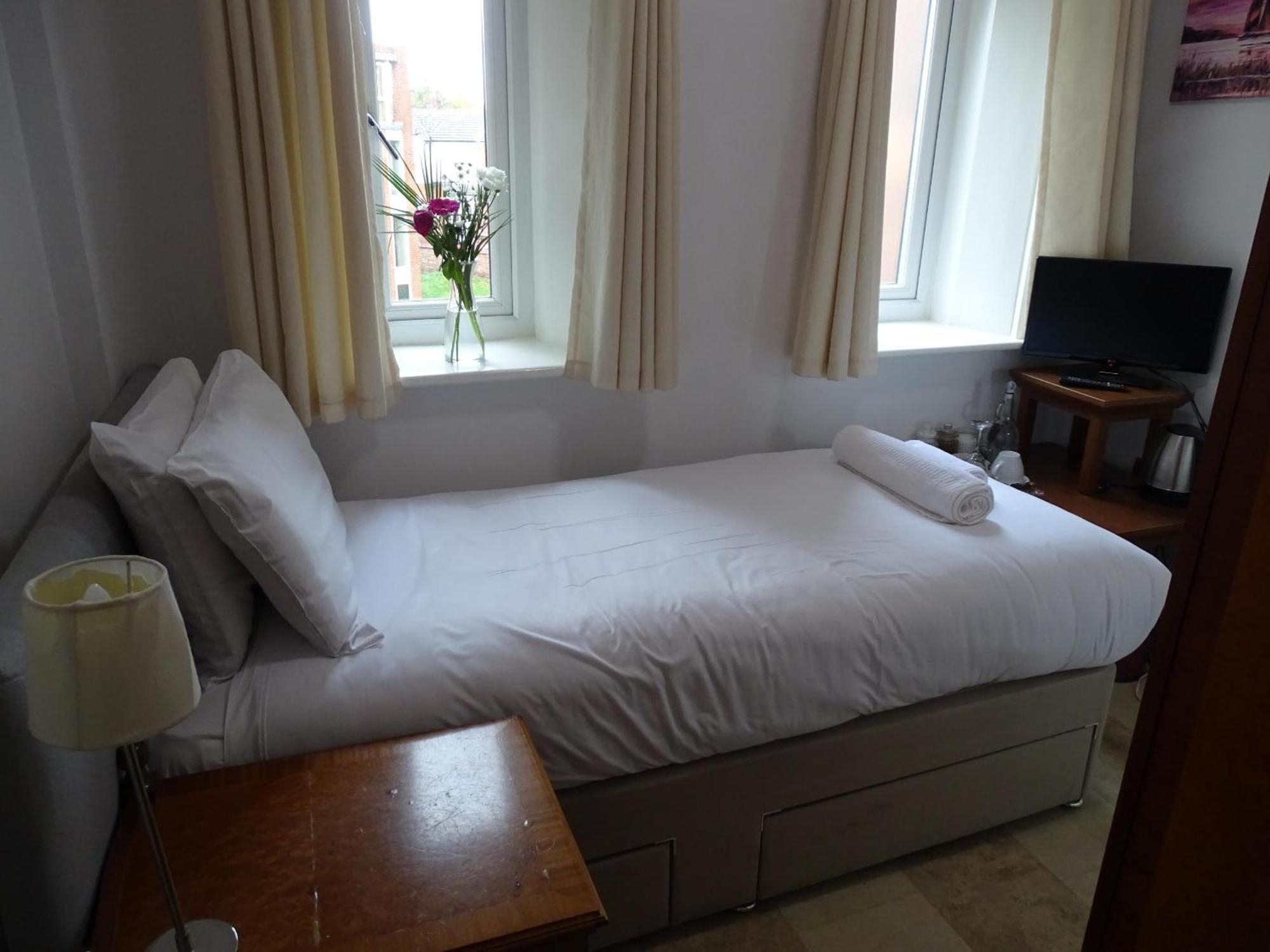 Milverton Hotel *