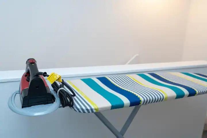 Cosy 2 Bed With Parking Near Piccadilly, Etihad Stadium And Coop Live Sleeps Up To 5 Holiday home Manchester
