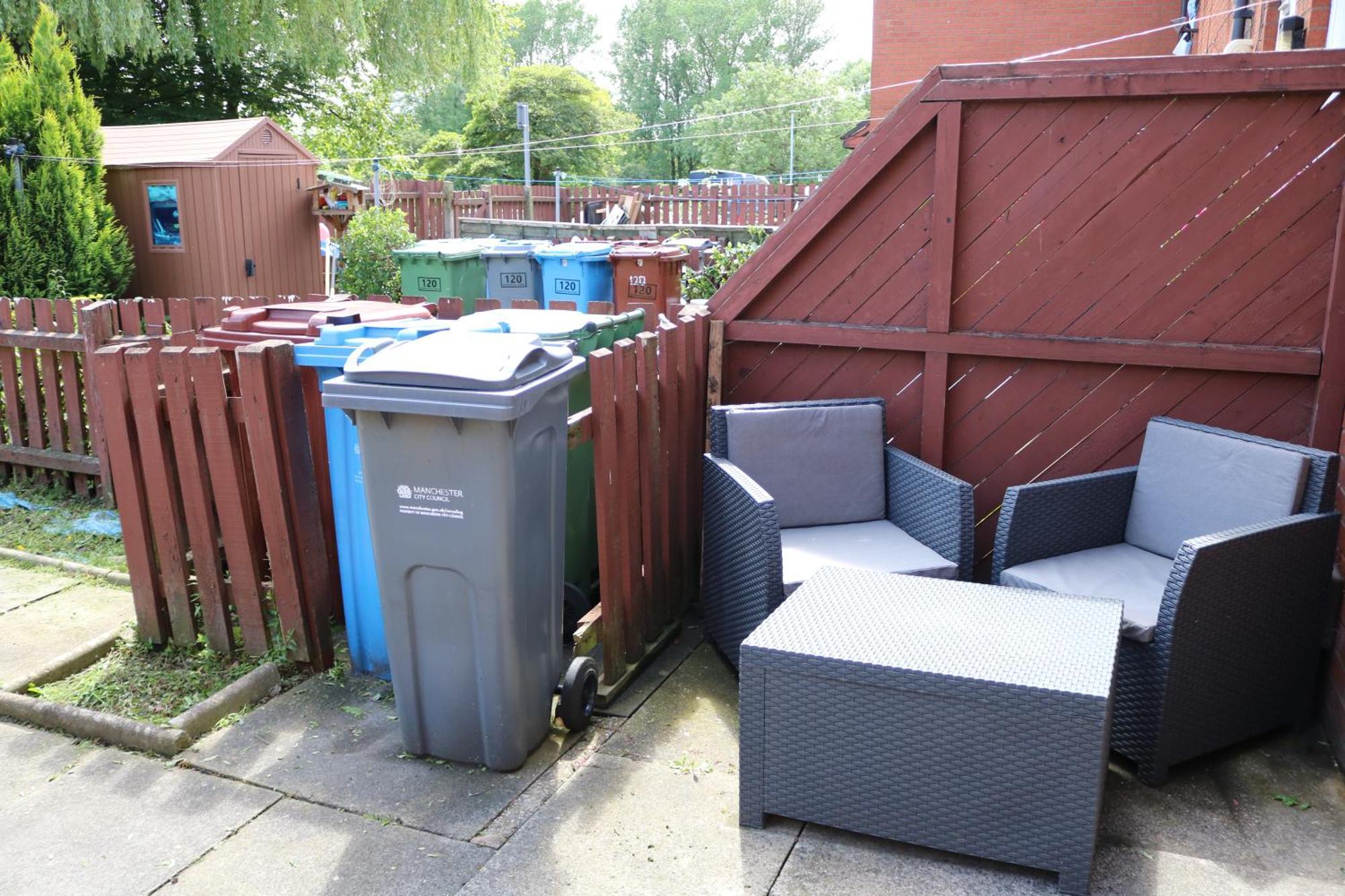 Holiday home Cosy 2 Bed With Parking Near Piccadilly, Etihad Stadium And Coop Live Sleeps Up To 5 Manchester