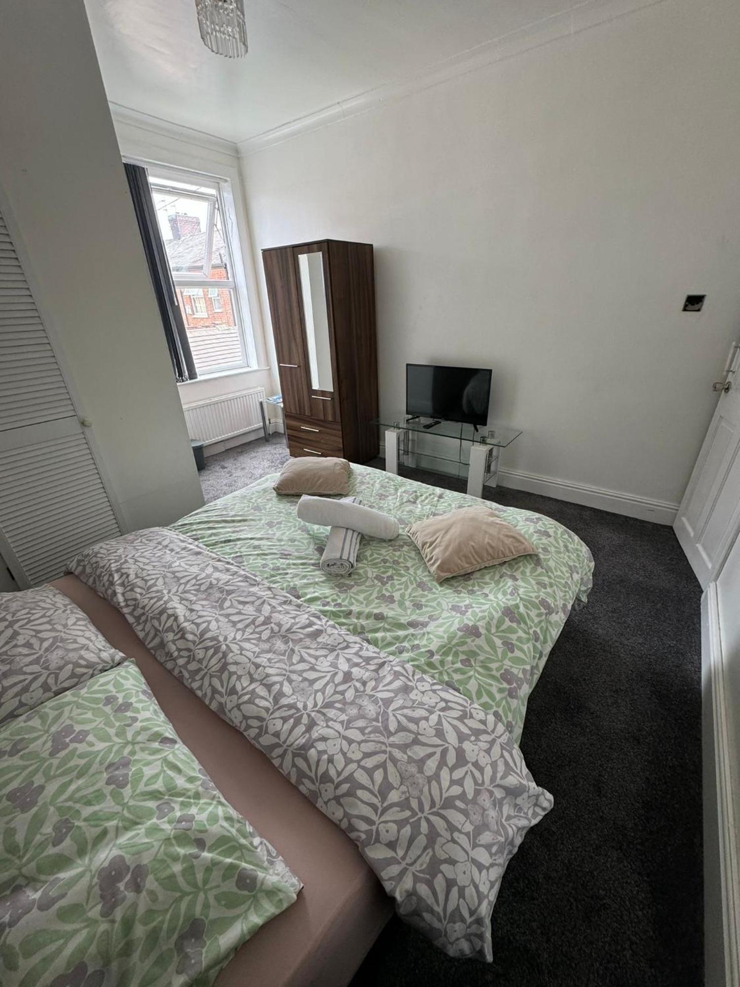 Lovely + Free Parking * Manchester
