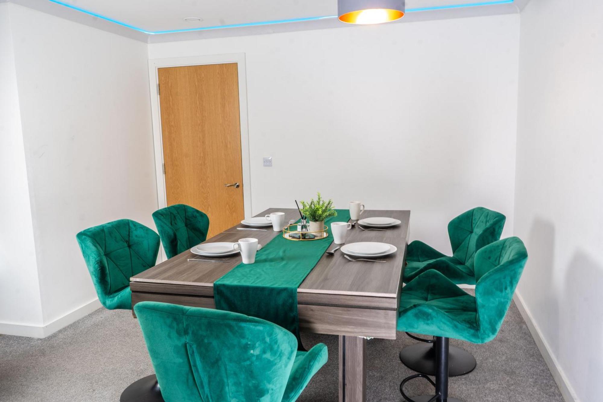 Modern Centre With Smart Technology Apartment *