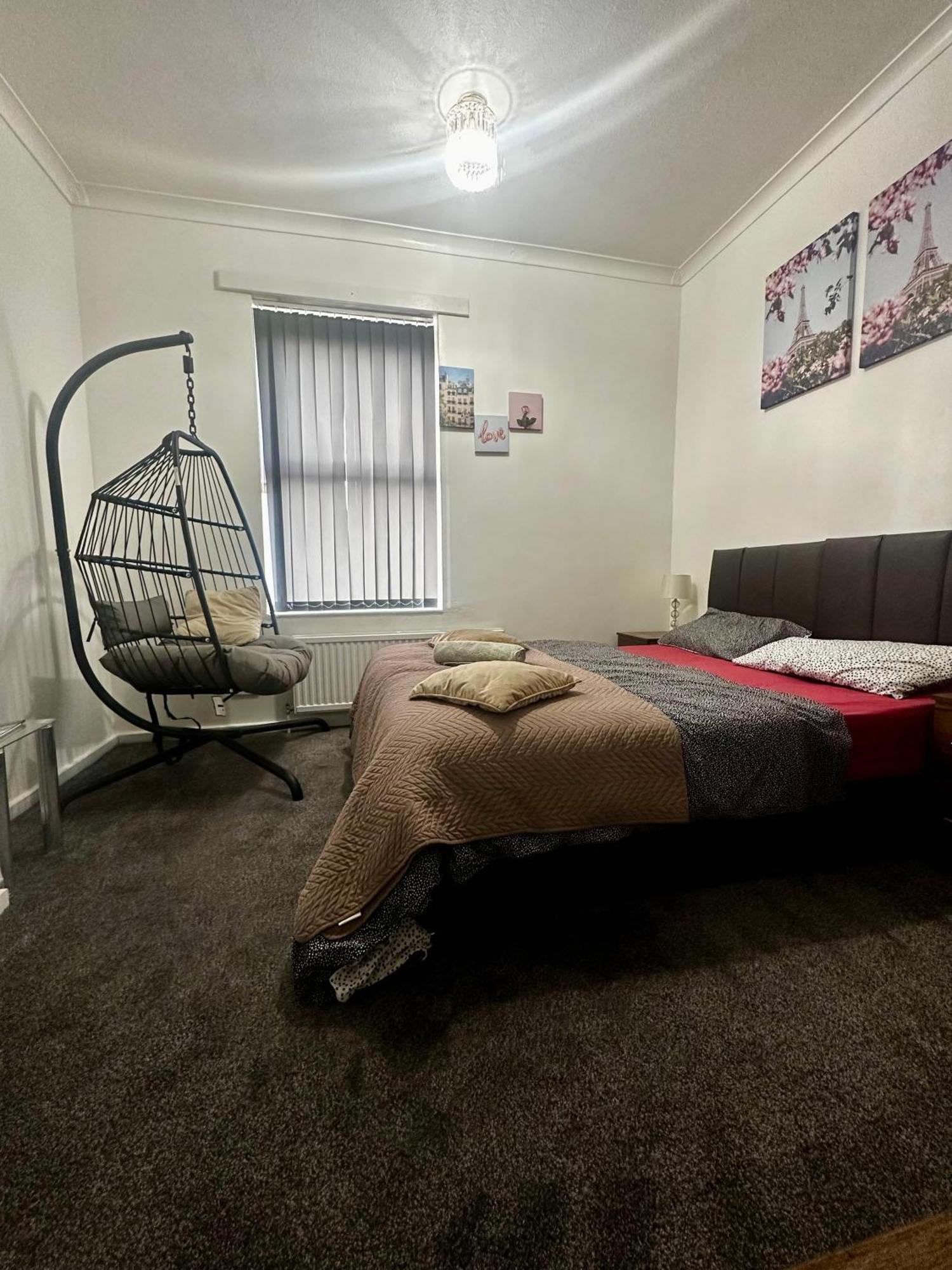 Lovely + Free Parking Holiday home Manchester