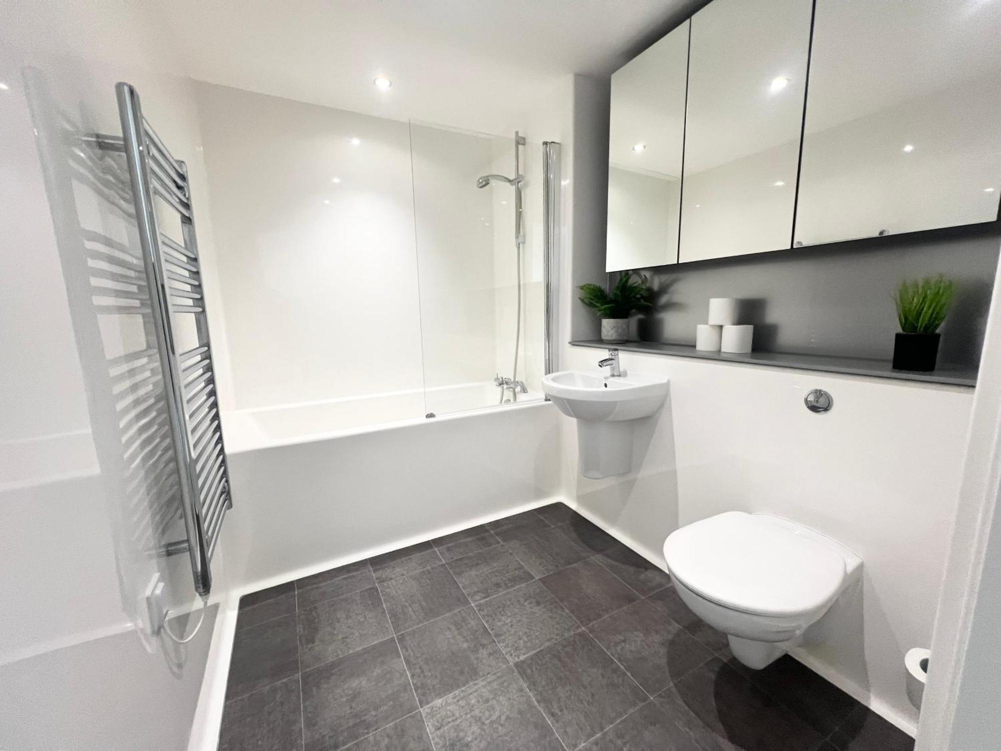 Apartment Lovely 2 Bedroom Manchester