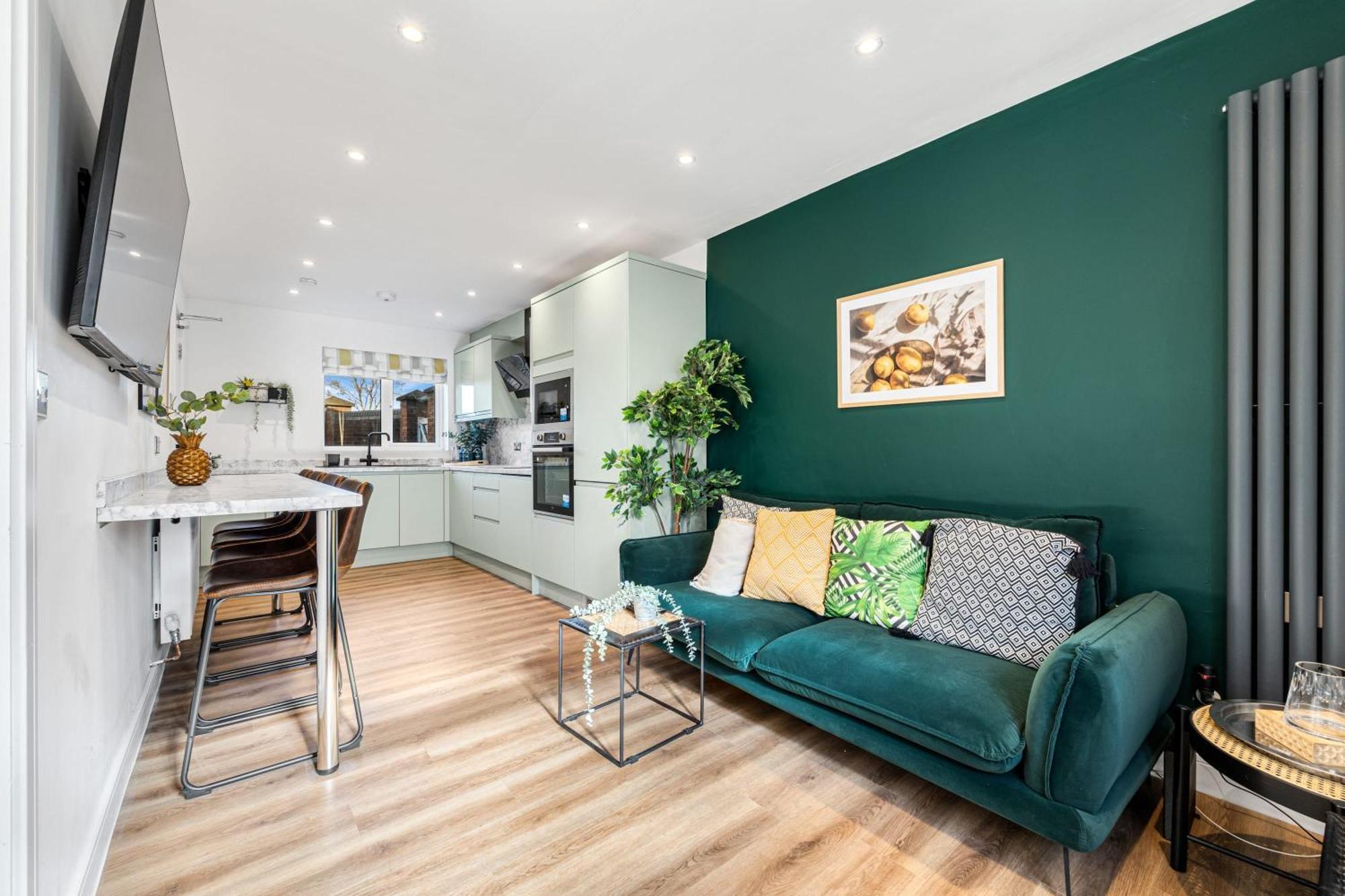 Holiday home Quayside Escape- Tranquil Double In Shared With Free Parking Manchester