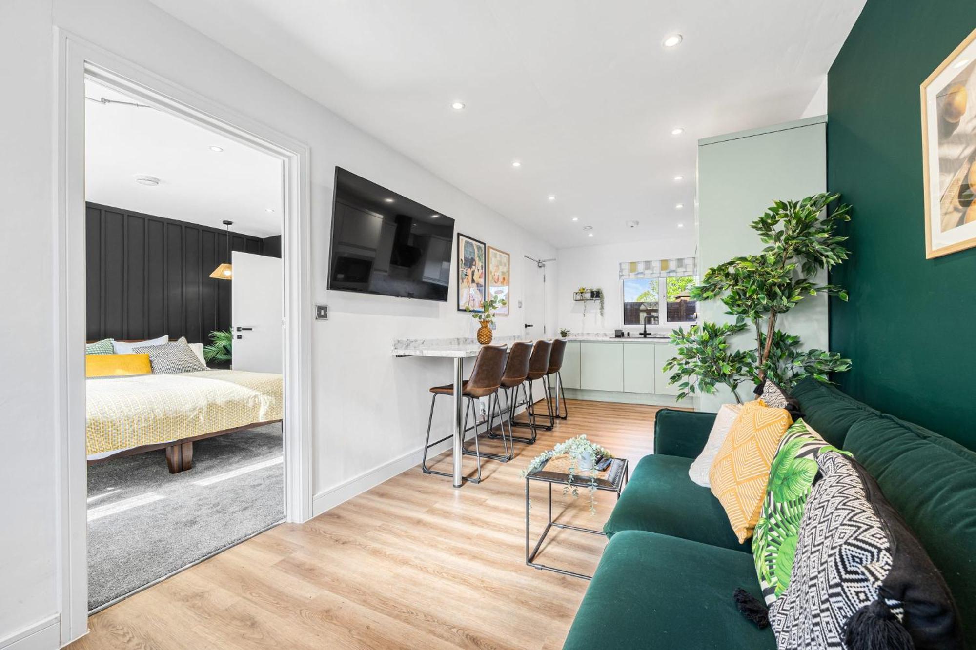 Holiday home Quayside Escape- Tranquil Double In Shared With Free Parking Manchester