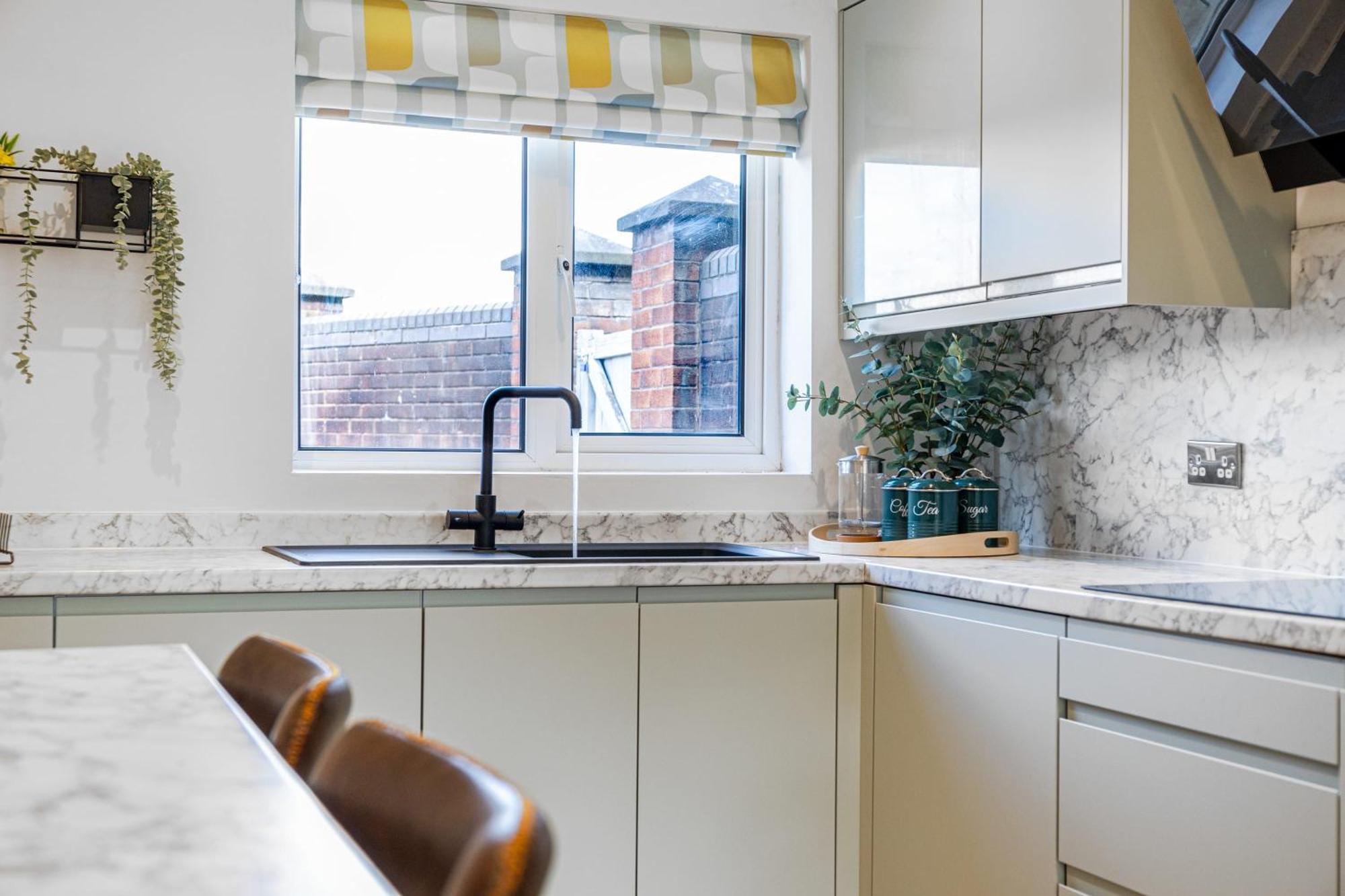 Quayside Escape- Tranquil Double In Shared With Free Parking * Manchester