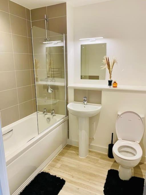 1 Big Stunning Bedroom In An Central To Piccadilly, Mancity Stadium, And Coop Live