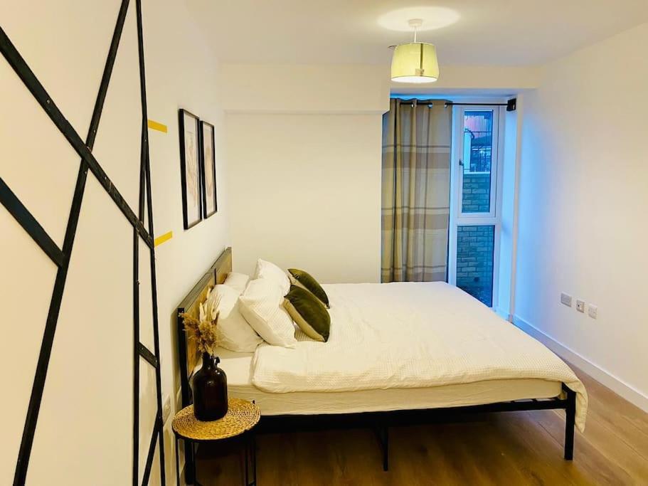 1 Big Stunning Bedroom In An Central To Piccadilly, Mancity Stadium, And Coop Live Apartment Manchester