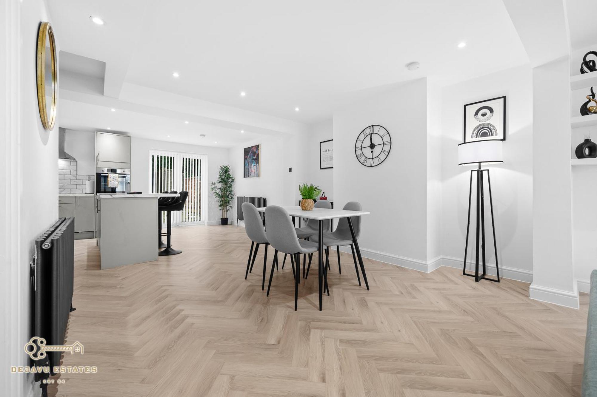Entire Modern & Spacious 3bdr In Right Next To Coop Live & Ethiad Holiday home *