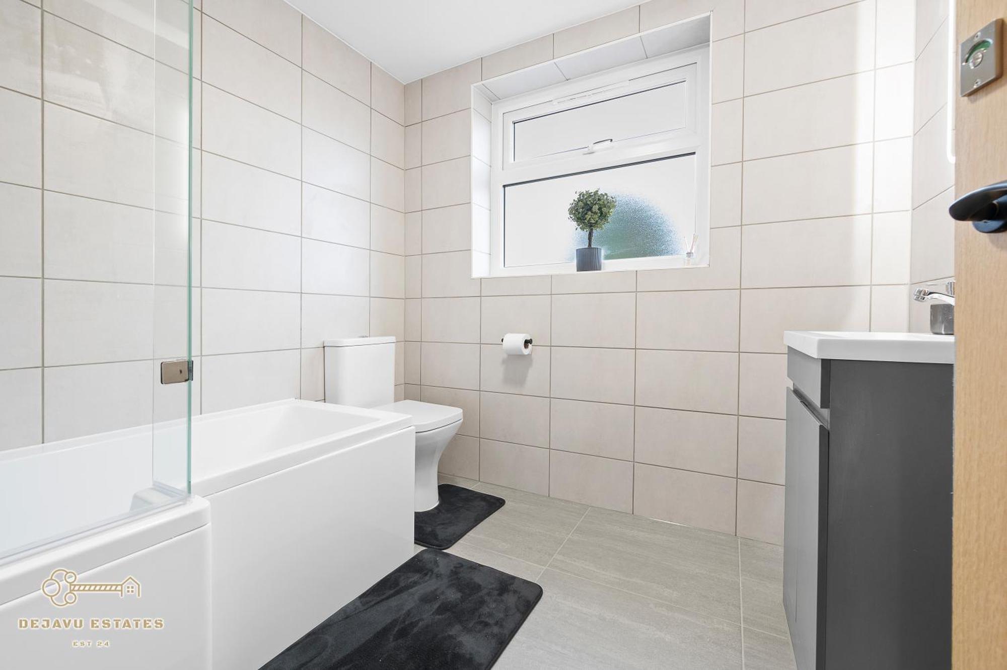 Holiday home Entire Modern & Spacious 3bdr In Right Next To Coop Live & Ethiad *