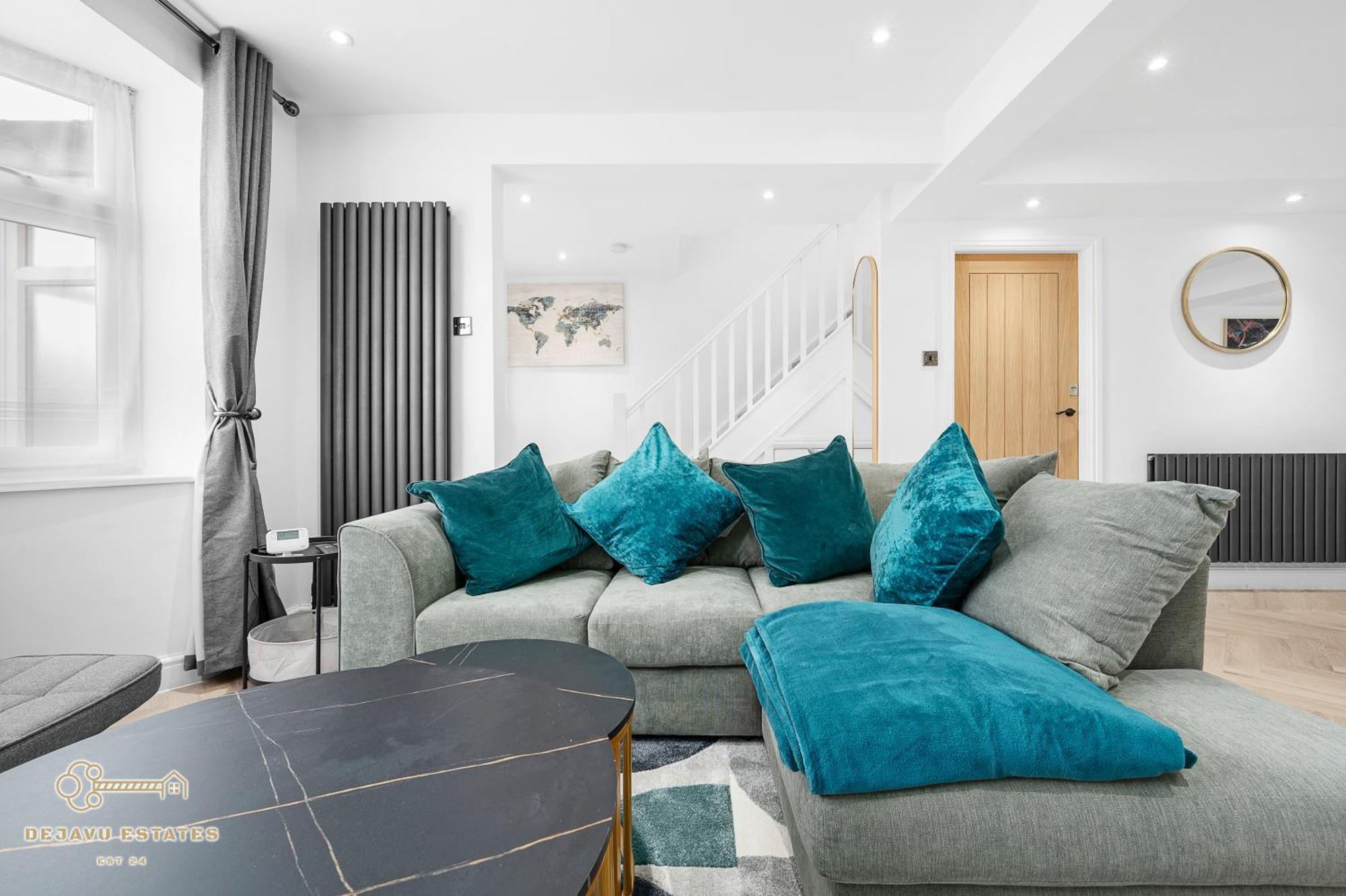 Entire Modern & Spacious 3bdr In Right Next To Coop Live & Ethiad Holiday home Manchester