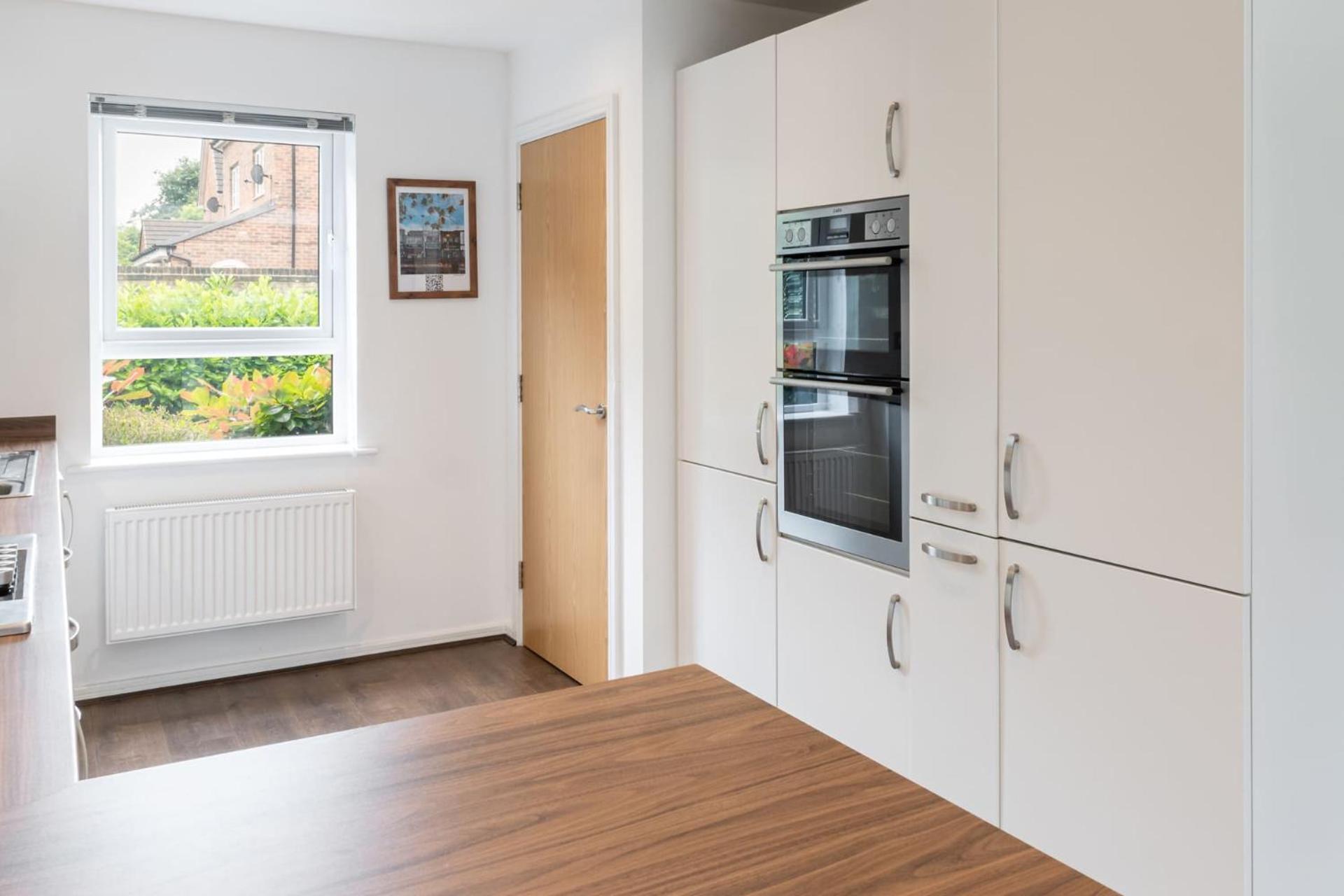 Host & - Meadow Road * Manchester