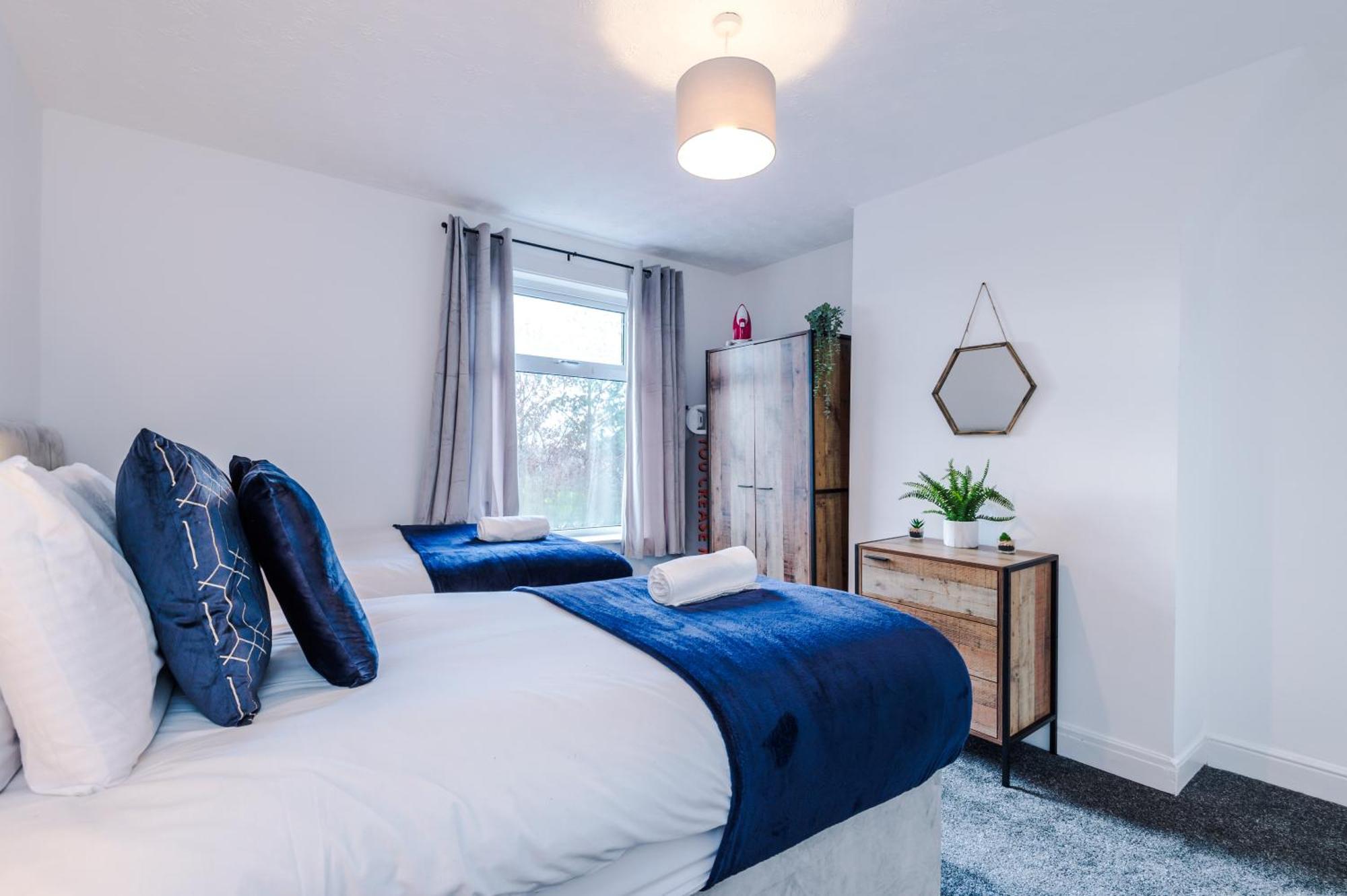 Sleek And Stylish 3 Bedroom Holiday home Manchester