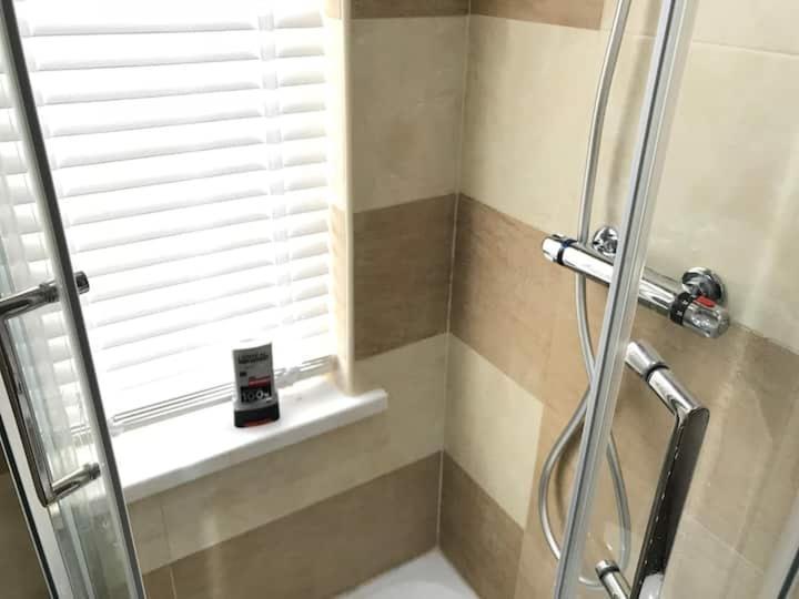 King Tv-bed En-suite Mediacity, Mufc, Salford