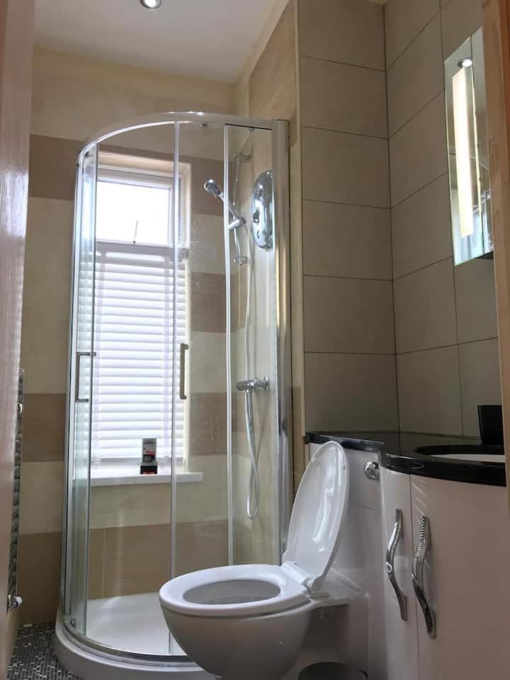 King Tv-bed En-suite Mediacity, Mufc, Salford Homestay