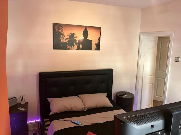 King Tv-bed En-suite Mediacity, Mufc, Salford Homestay Manchester