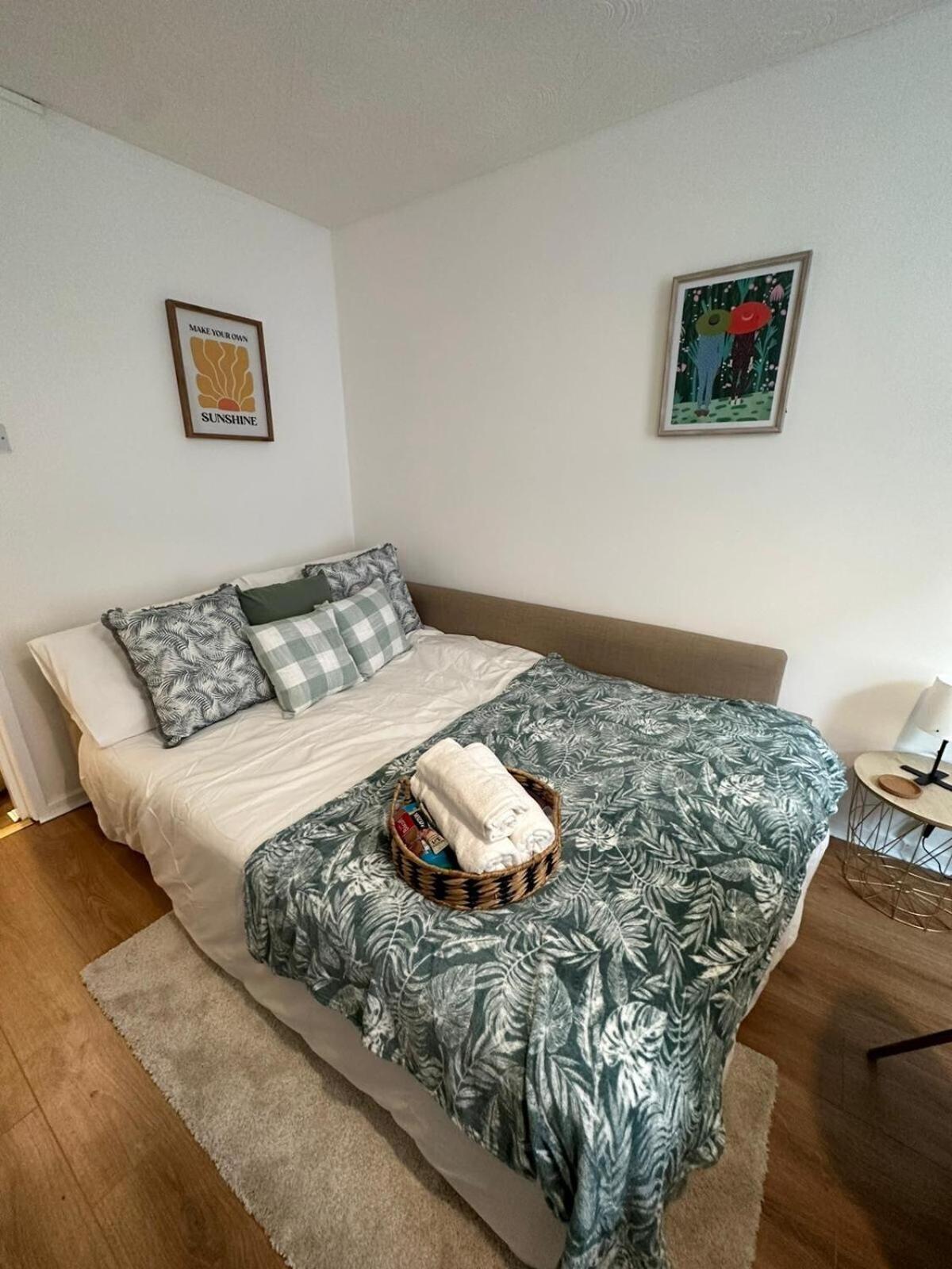 Apartment Centre Perfect Location *