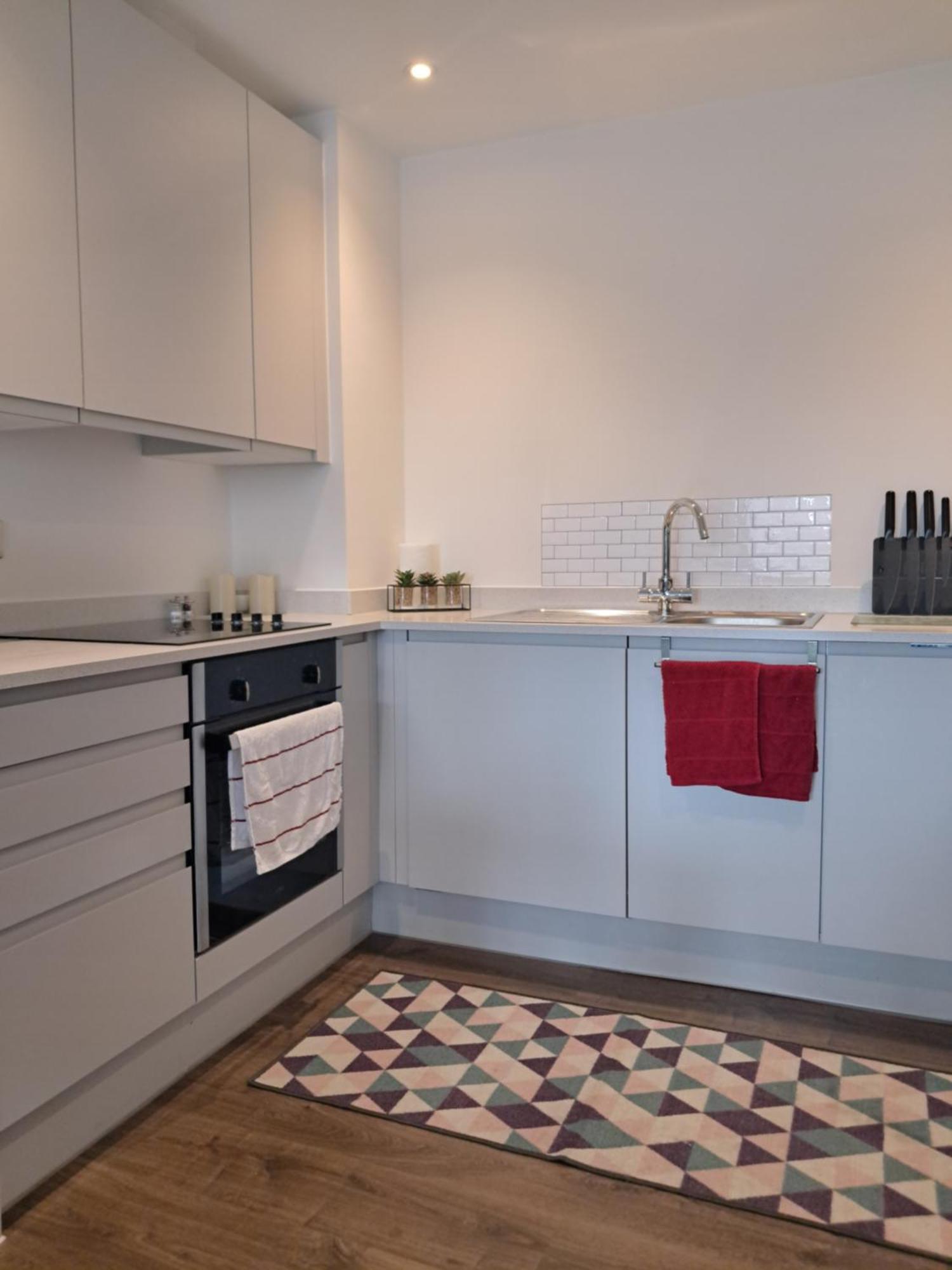 Balcony, Waterfront, En-suite, Roof Terrace, Yogo Exercise Studio, City Views Salford Apartment