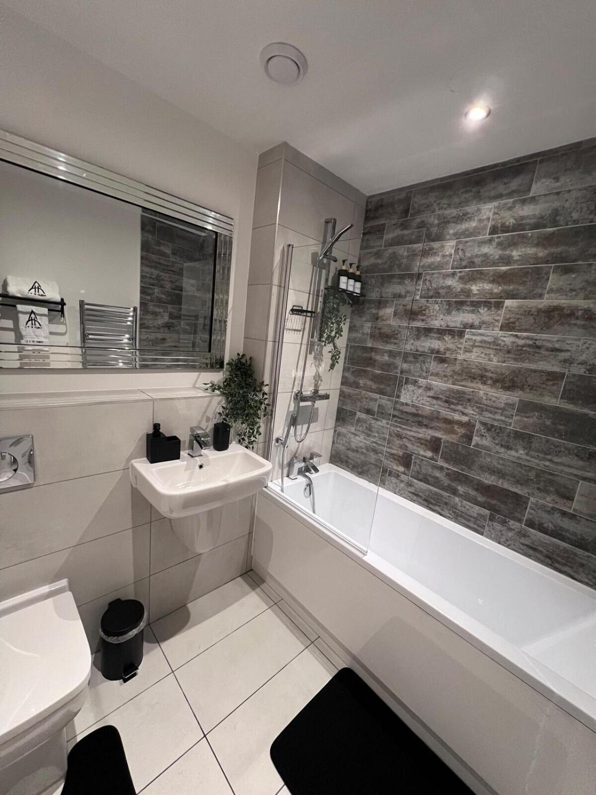 Hadeti Luxury Homes *
