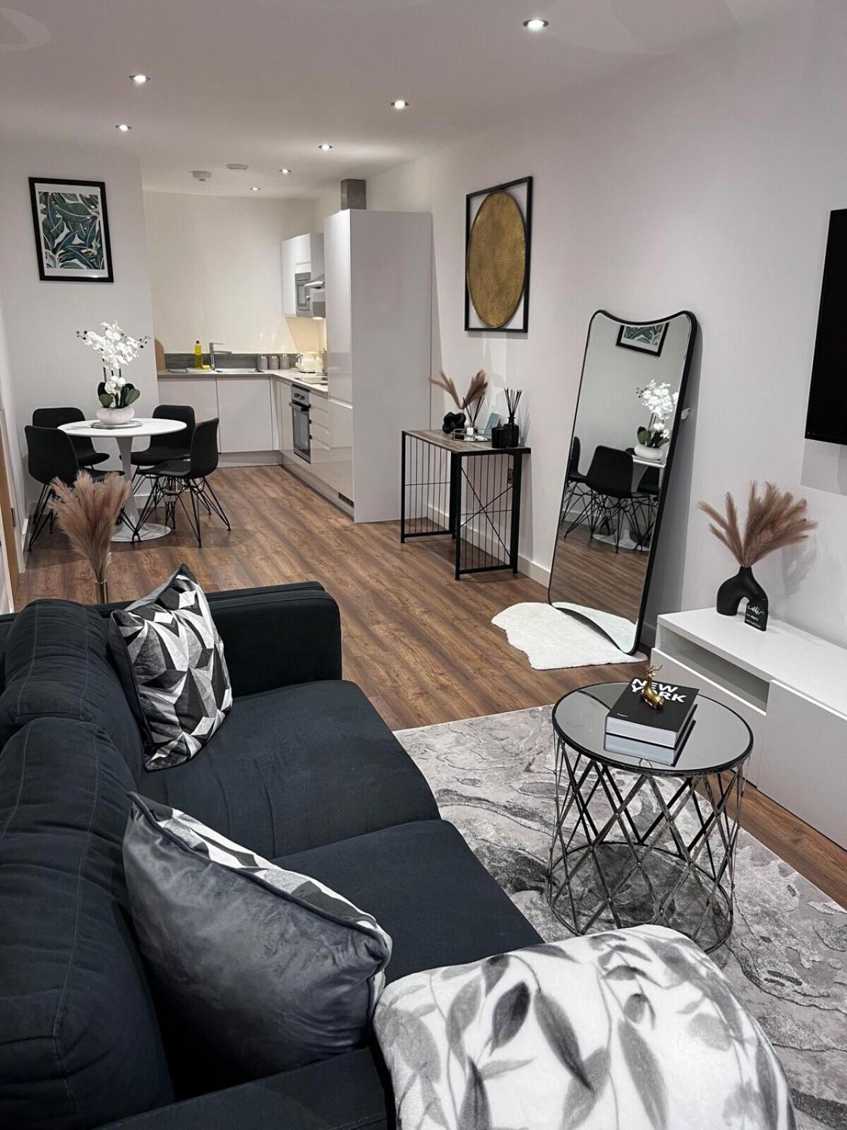 Hadeti Luxury Homes Apartment Manchester