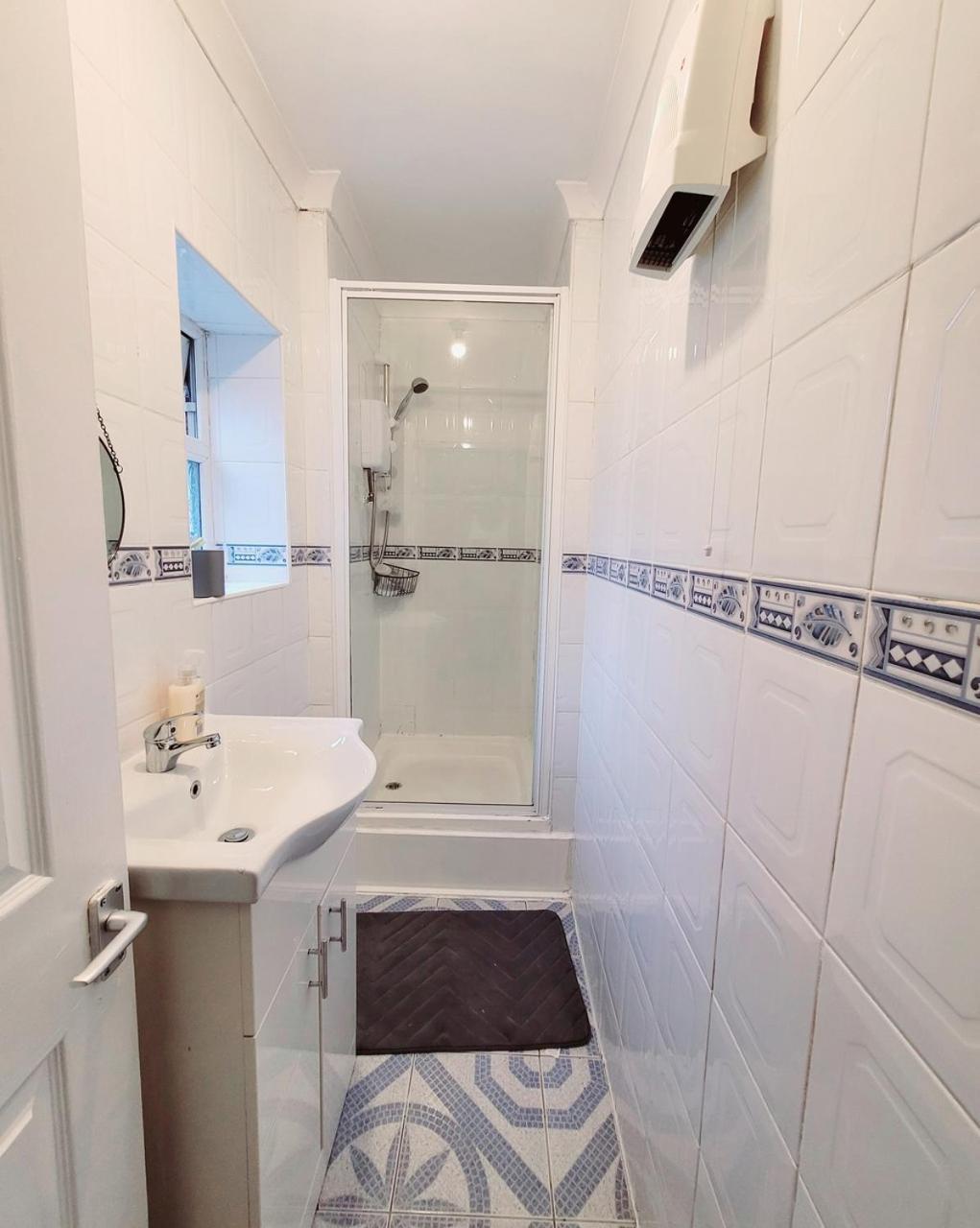 Charming One Shared Flat Near Centre By Etihad Stadium Coop *