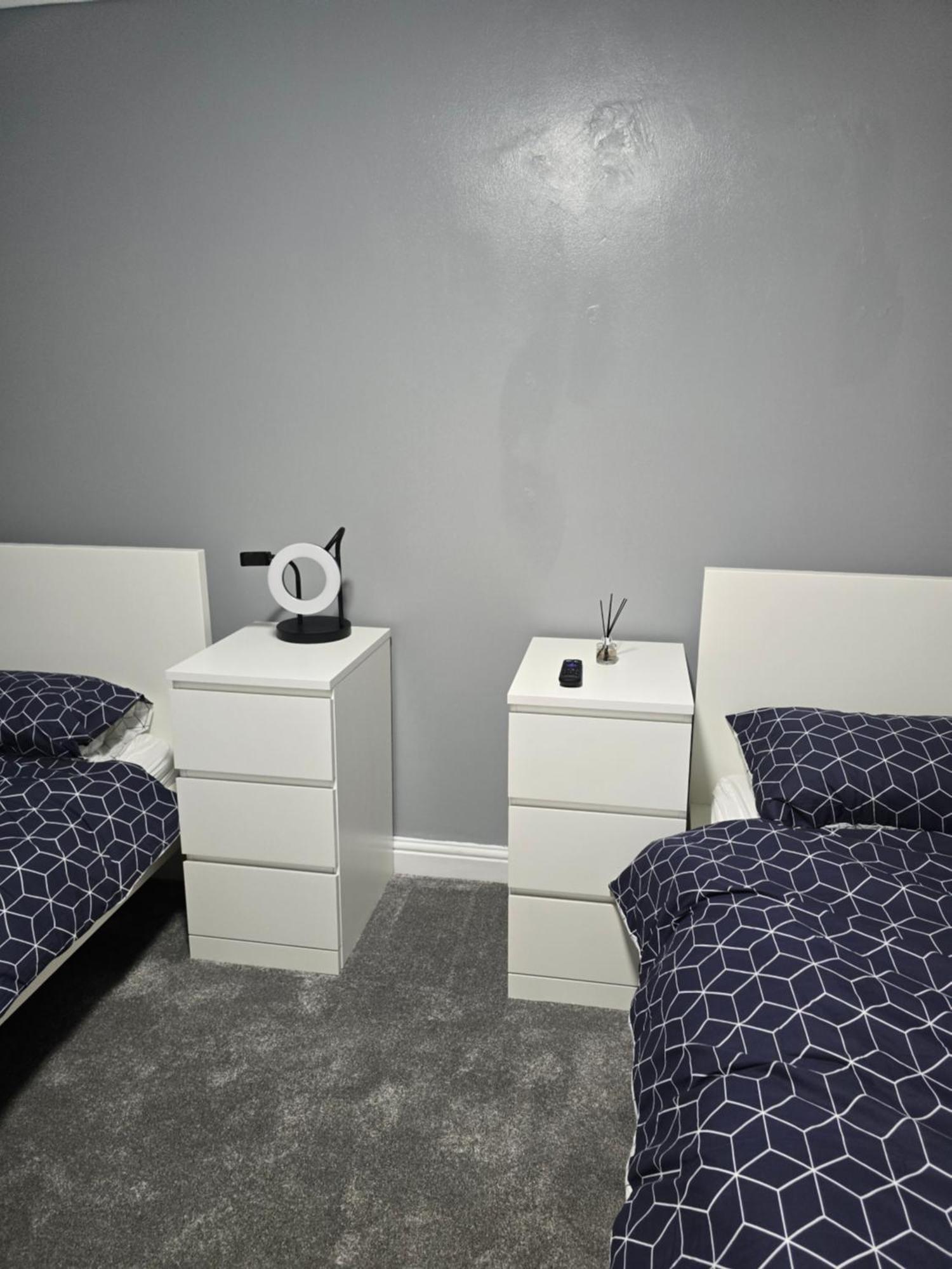 Holiday home - House - Sleeps 6 - Parking - Garden *