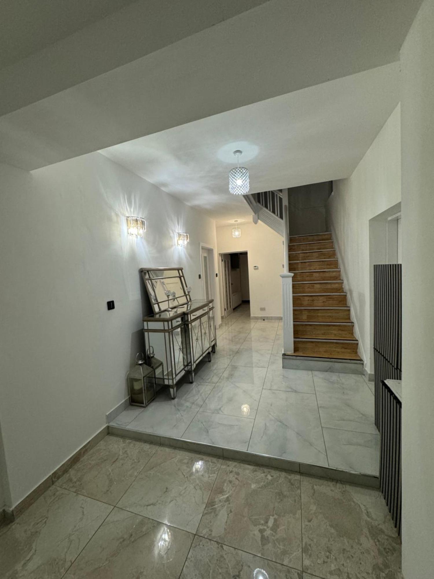 Elegant Estates Humble Abode 4 Homestay Manchester