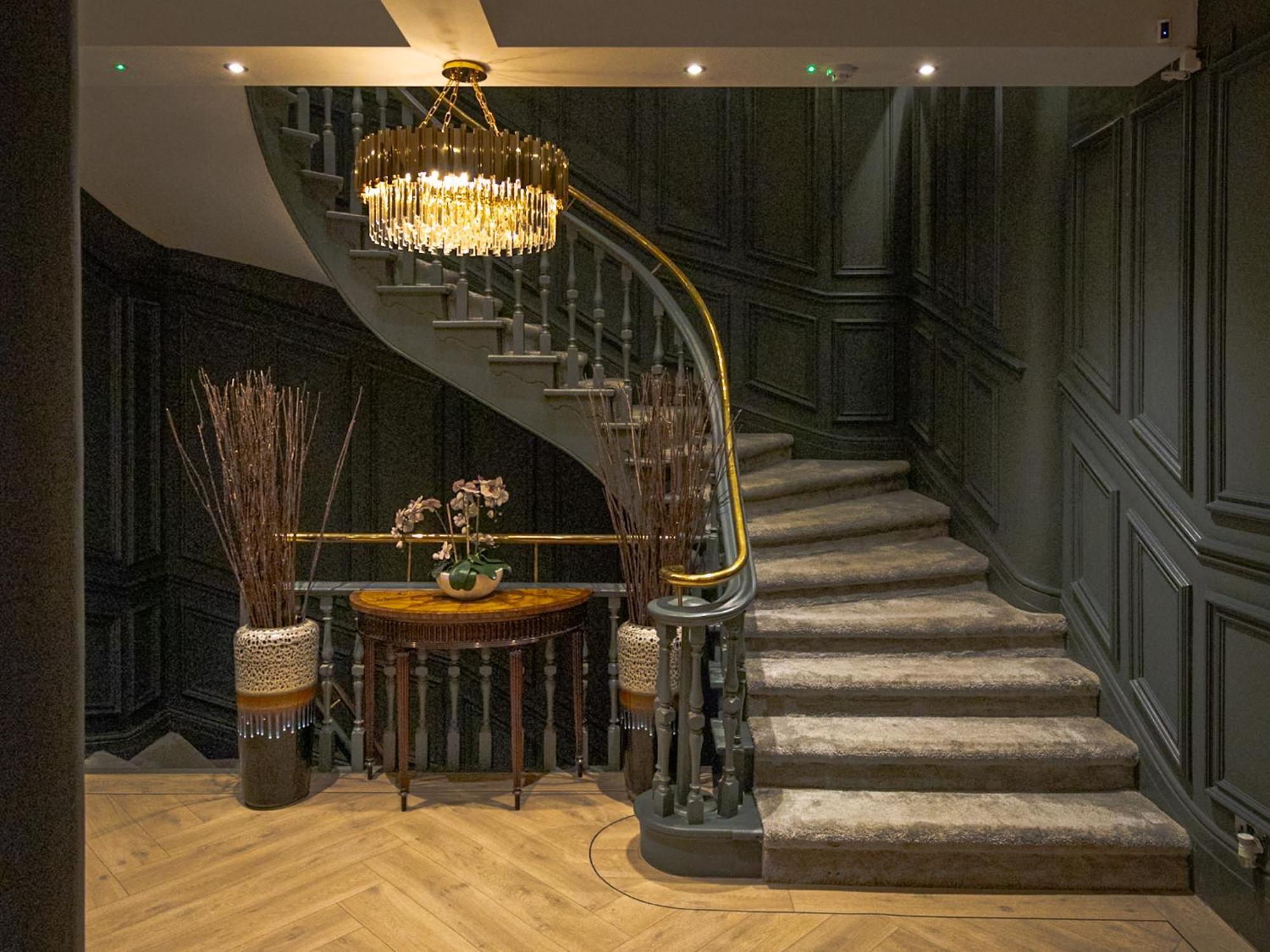 Posh Pretty Penthouse