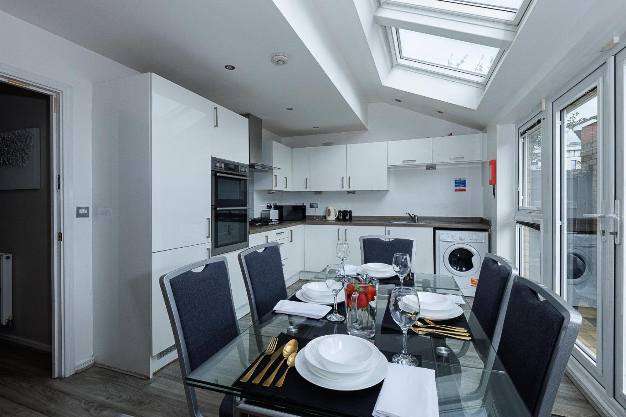 Riverside Villas * Manchester