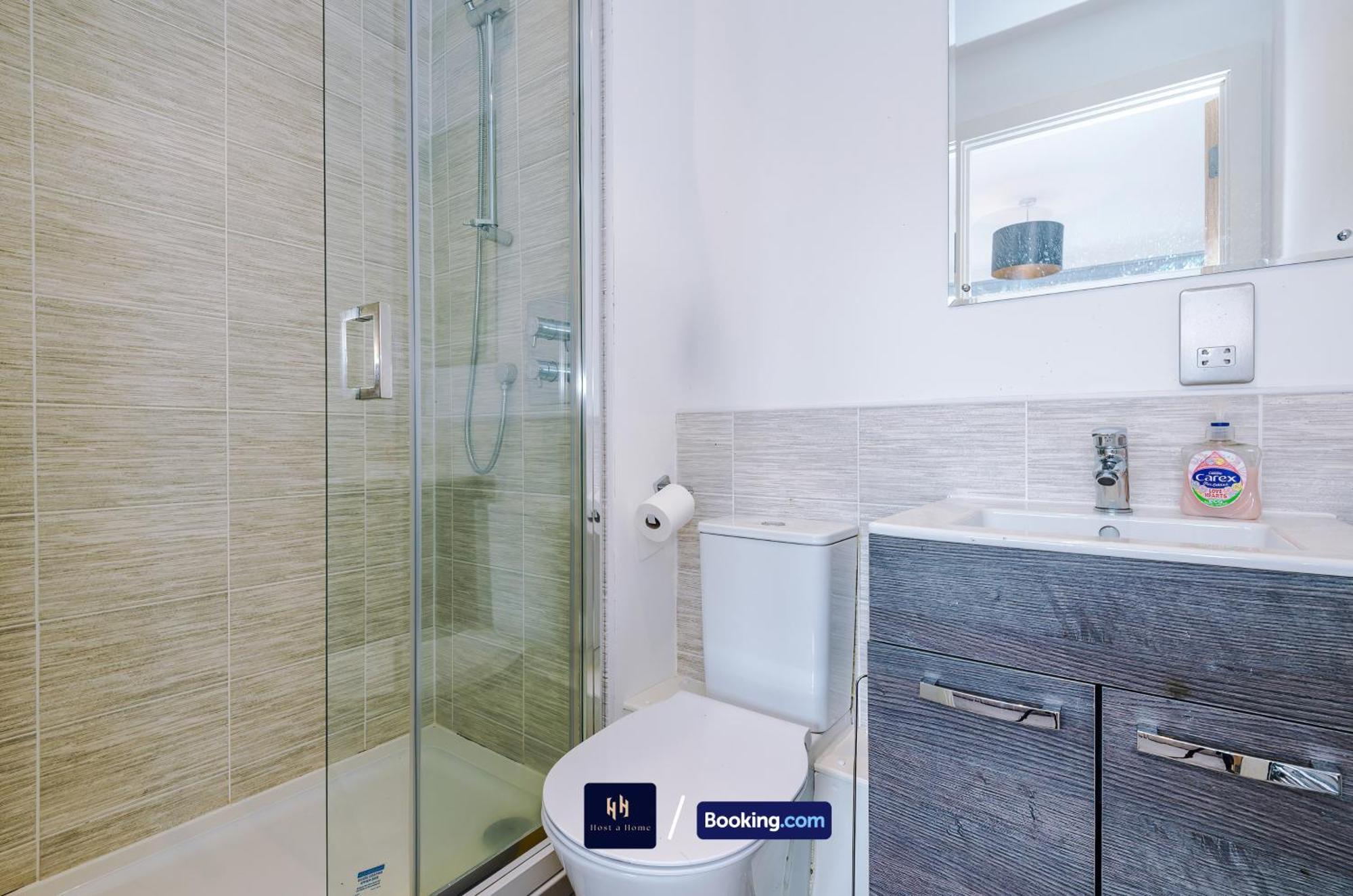 Apartment Modern 2 Bed With Balcony By Host A