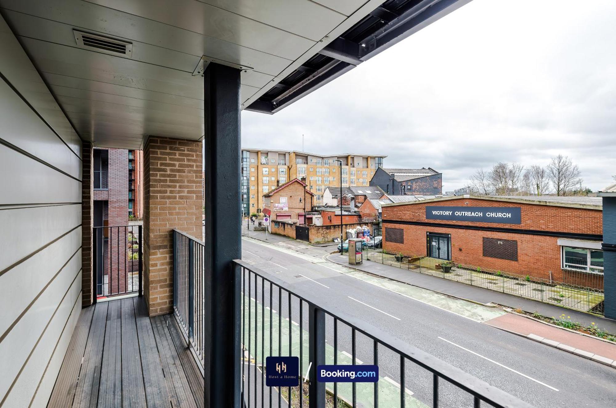 Apartment Modern 2 Bed With Balcony By Host A