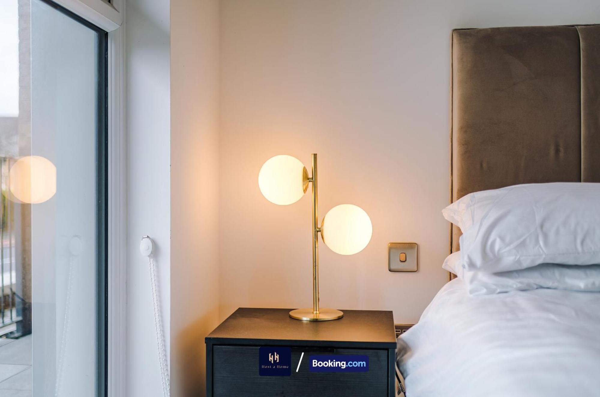 Apartment Modern 2 Bed With Balcony By Host A *